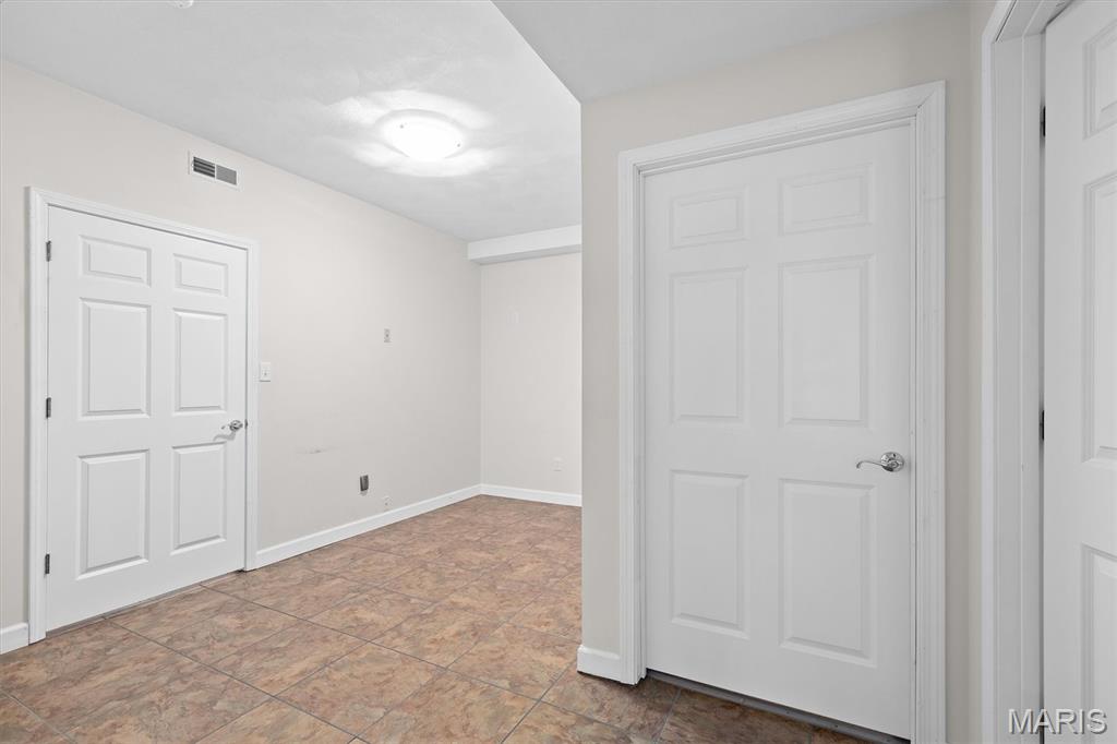 Shiloh, Illinois, 62221, United States, 5 Bedrooms Bedrooms, ,6 BathroomsBathrooms,Residential,For Sale,1890091