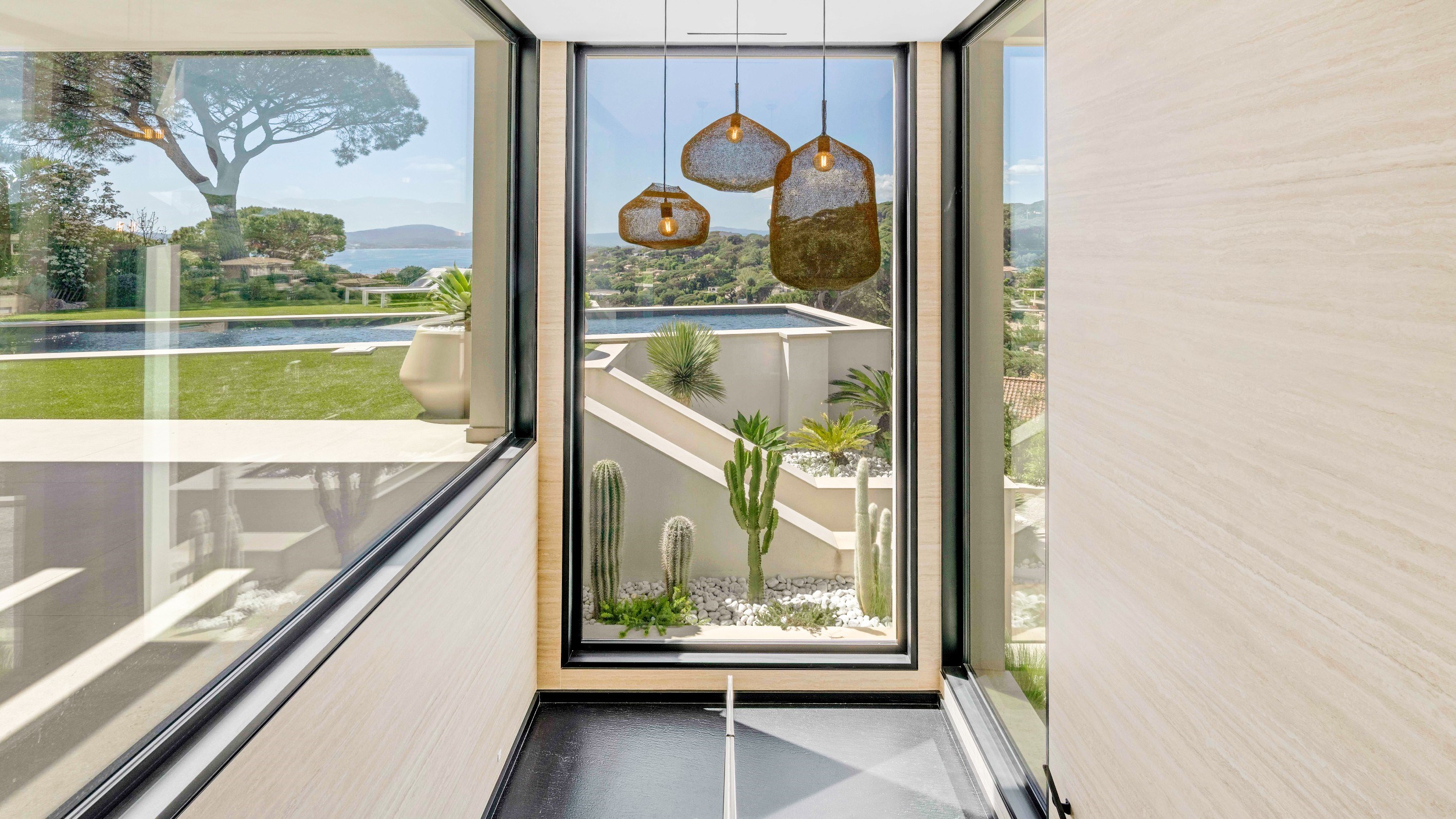  New contemporary villa with panoramic sea views in Sainte-Maxime near Saint-Tro… - 物件實景