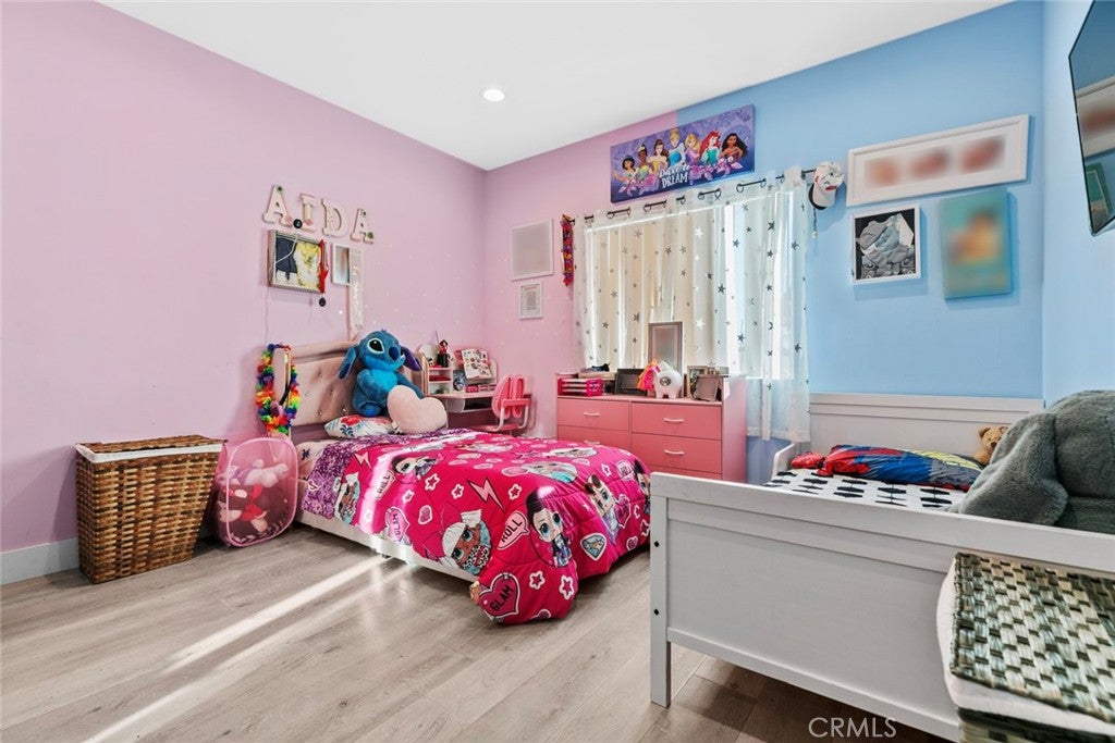 Sun Valley, California, 91352, United States, 5 Bedrooms Bedrooms, ,3 BathroomsBathrooms,Residential,For Sale,1987876