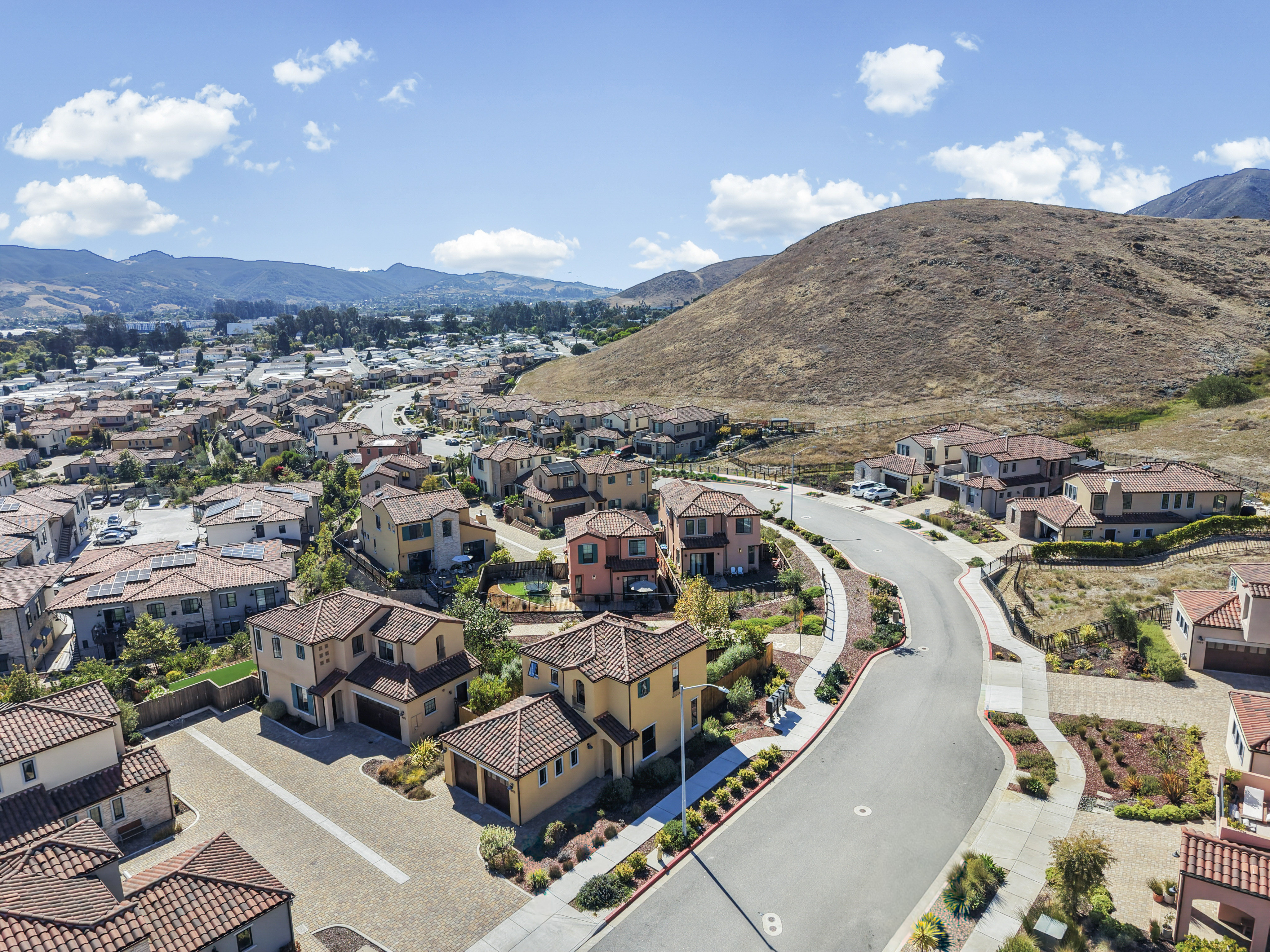  Elegant Hillside Living in Coveted Toscano - 物件實景