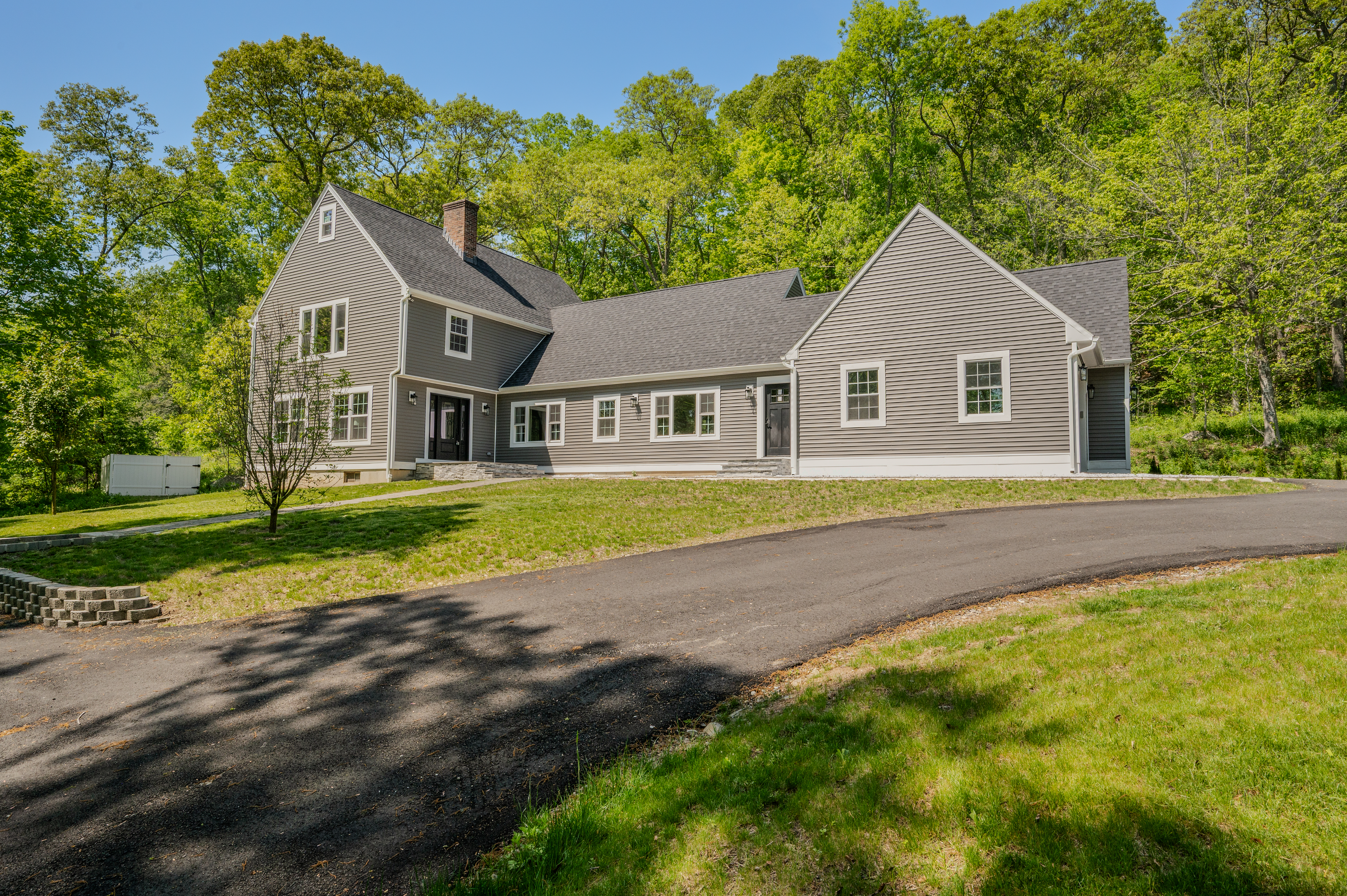  Beautiful and Spacious Colonial Home on 2.55 Acres - 物件實景