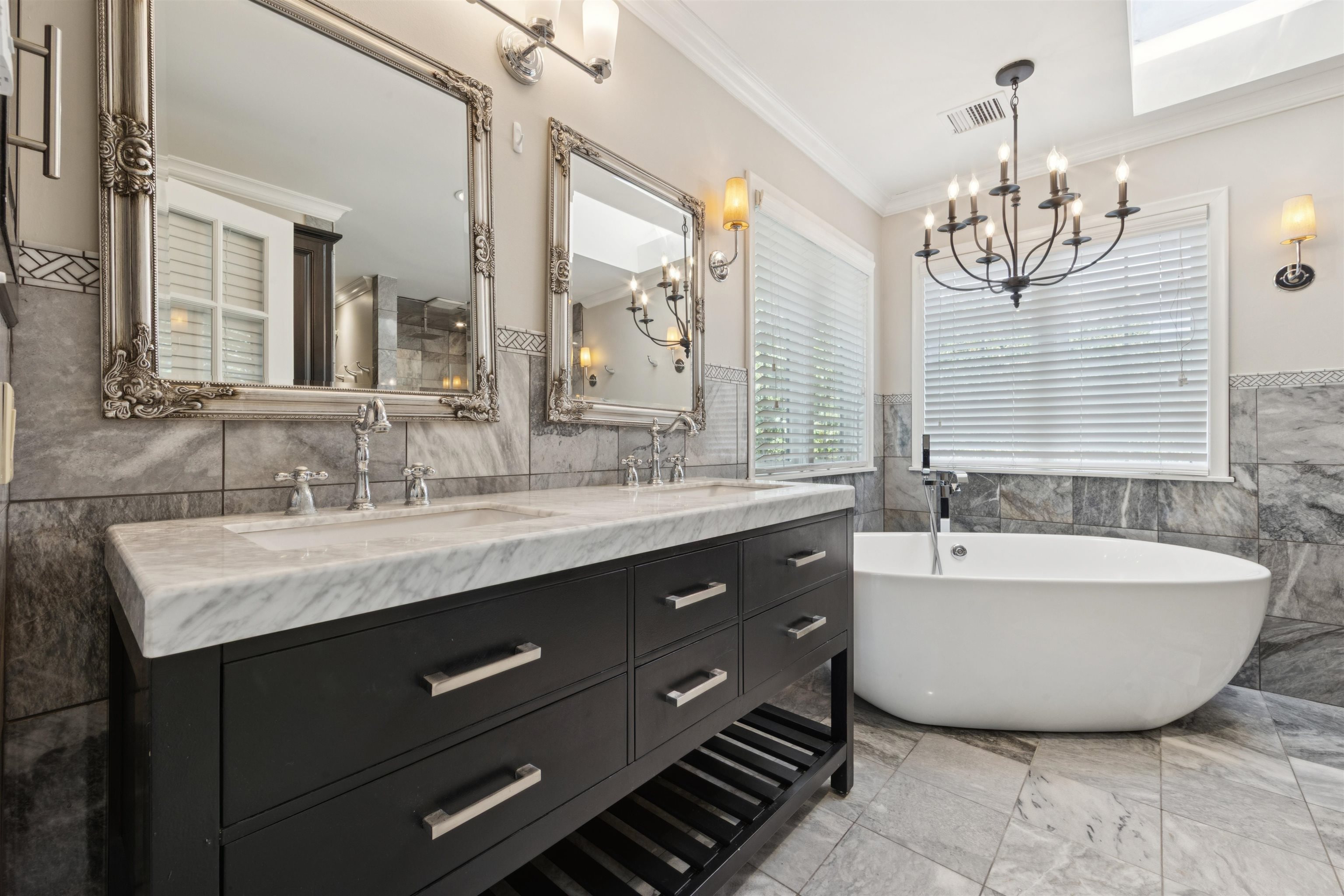 Wichita, Kansas, 67206, United States, 2 Bedrooms Bedrooms, ,4 BathroomsBathrooms,Residential,For Sale,1911450