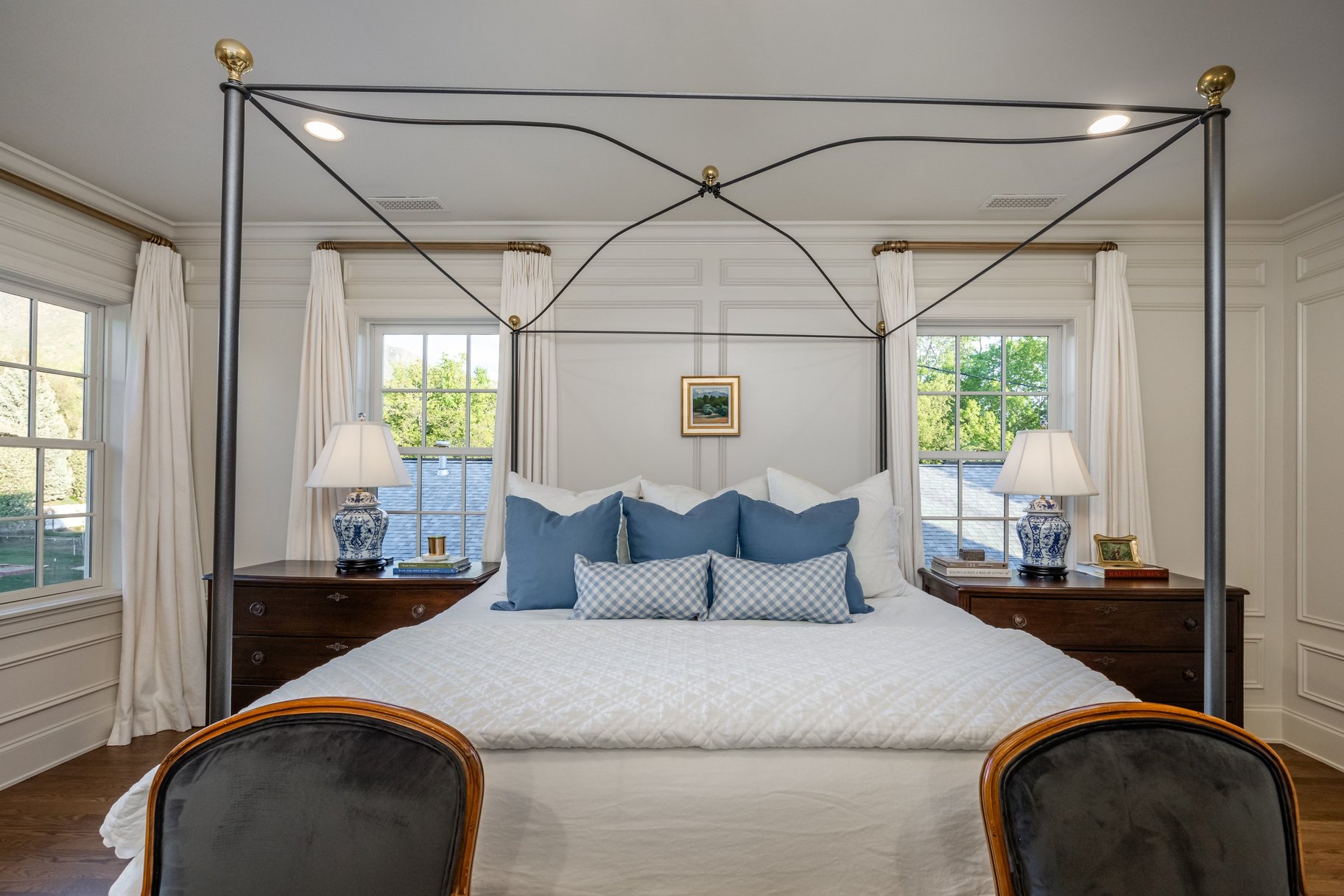  Timeless Colonial Charm Meets Refined Modern Luxury In This Storybook Retreat - 物件實景