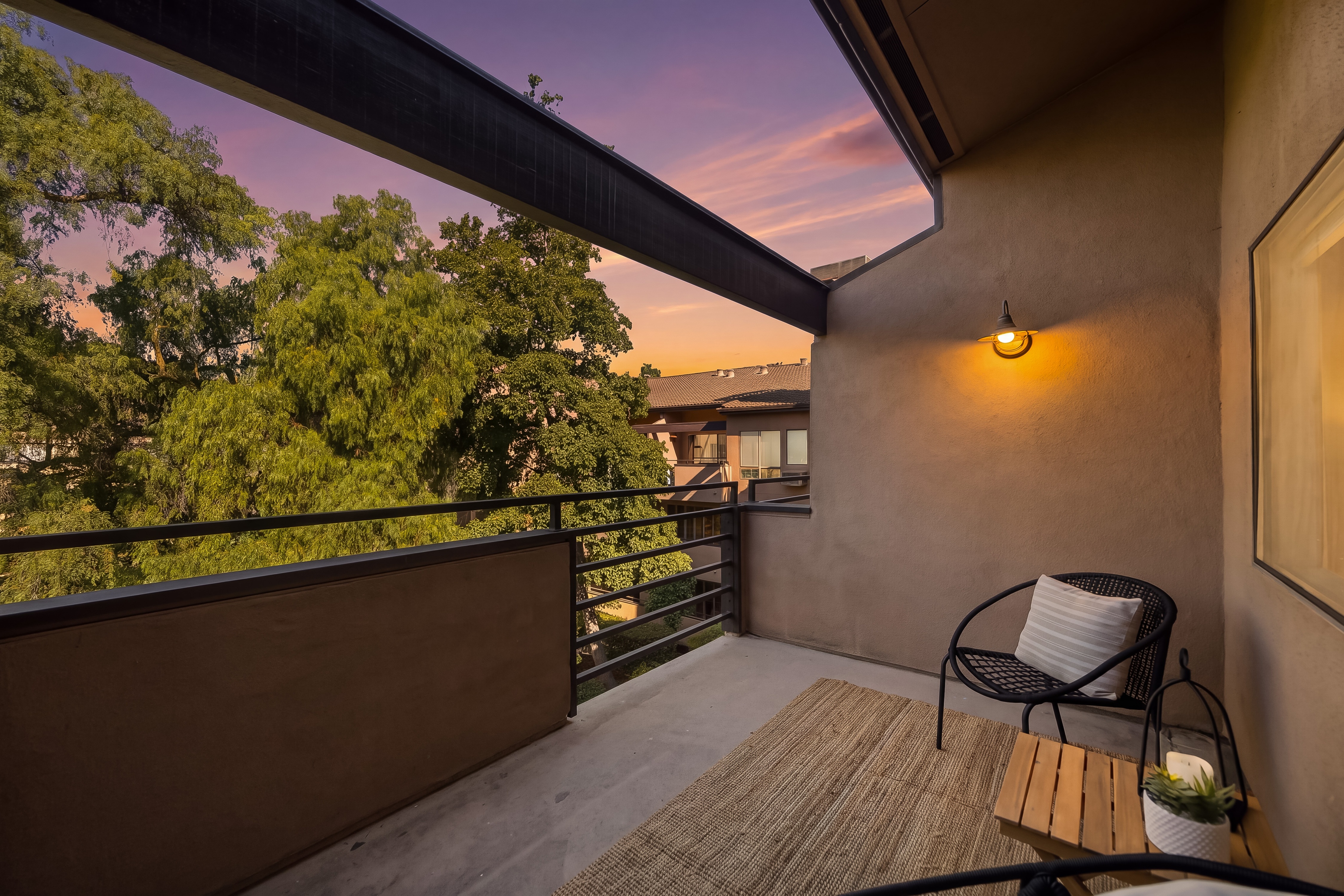  Beautifully Updated Top-Floor Living with Tranquil Courtyard Views - 物件實景