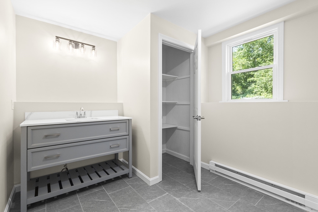 Swansea, Massachusetts, 02777, United States, 3 Bedrooms Bedrooms, ,2 BathroomsBathrooms,Residential,For Sale,2005350