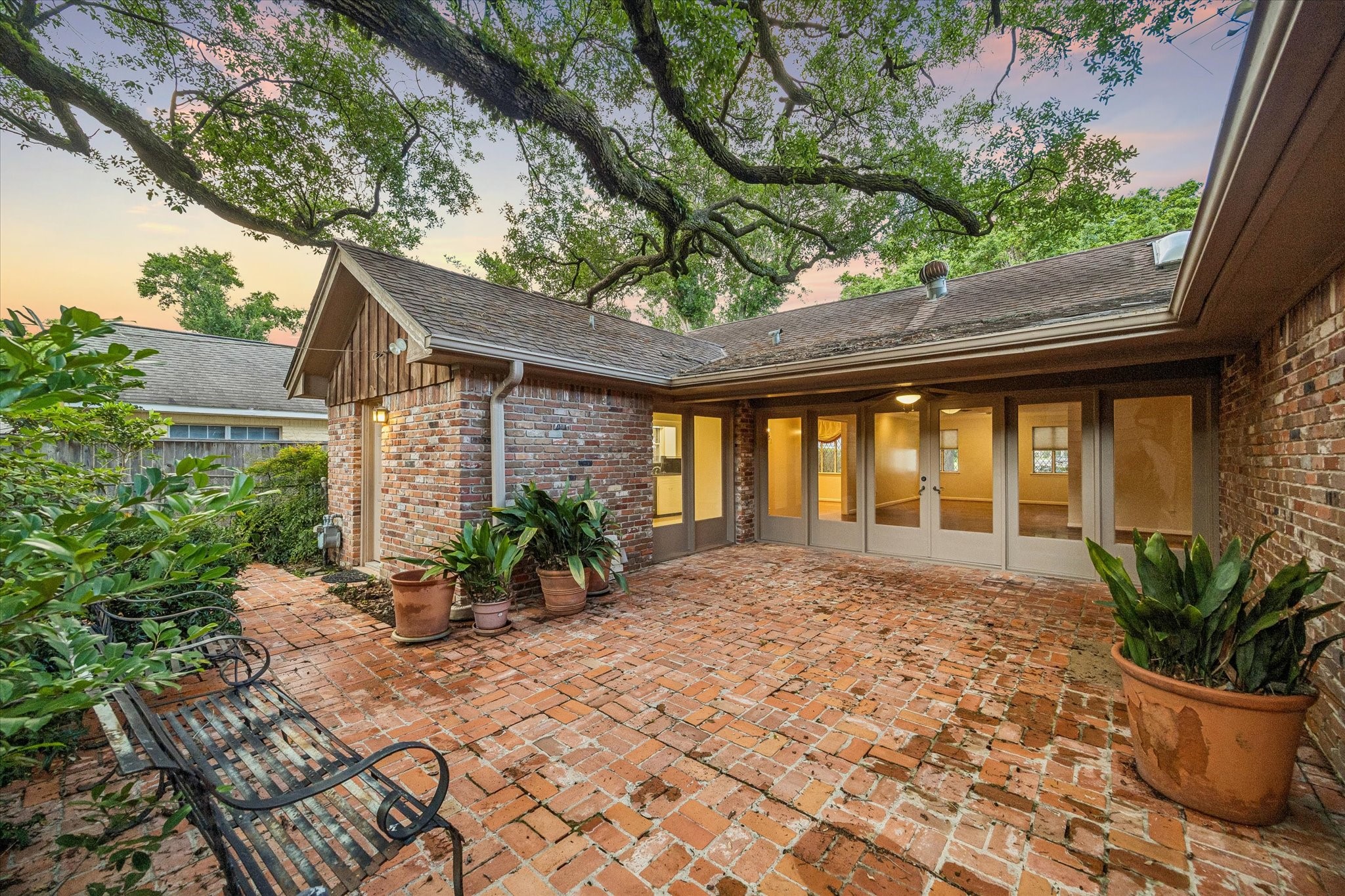  2126 Chimney Rock Road - 物件實景