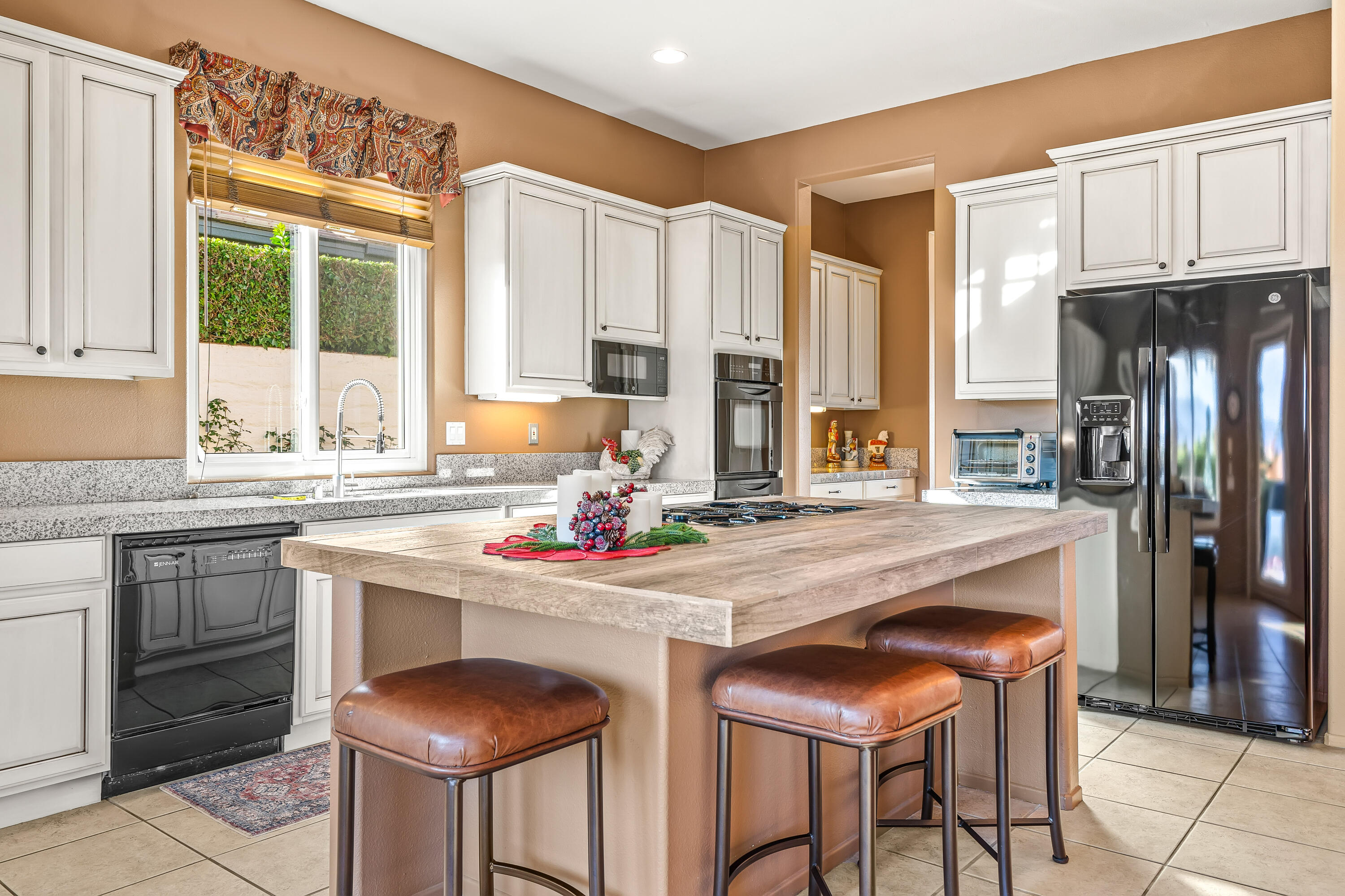 Rancho Mirage, California, 92270, United States, 3 Bedrooms Bedrooms, ,2 BathroomsBathrooms,Residential,For Sale,1991194