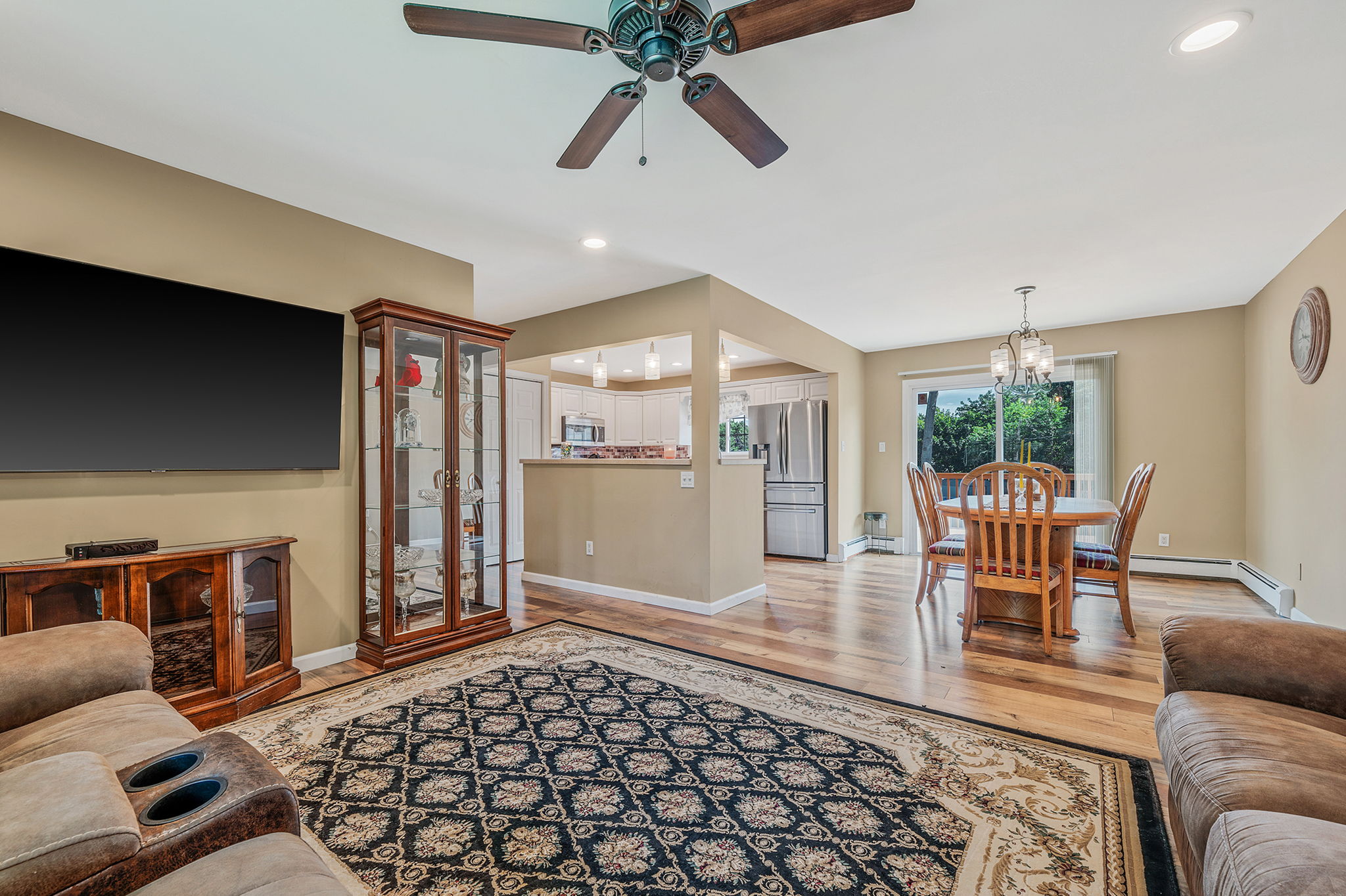 Holbrook, New York, 11741, United States, 4 Bedrooms Bedrooms, ,2 BathroomsBathrooms,Residential,For Sale,1921104