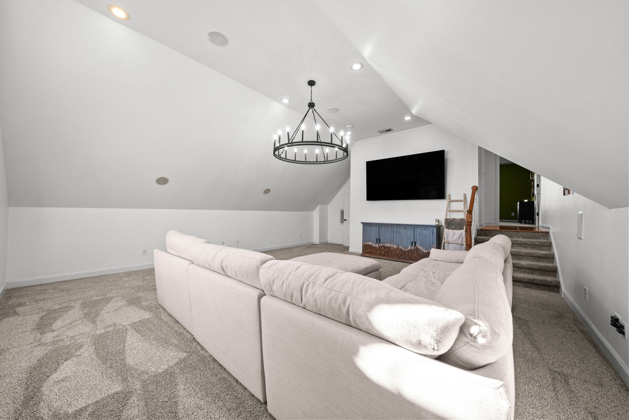 Clarksville, Tennessee, 37043, United States, 5 Bedrooms Bedrooms, ,3 BathroomsBathrooms,Residential,For Sale,2009051