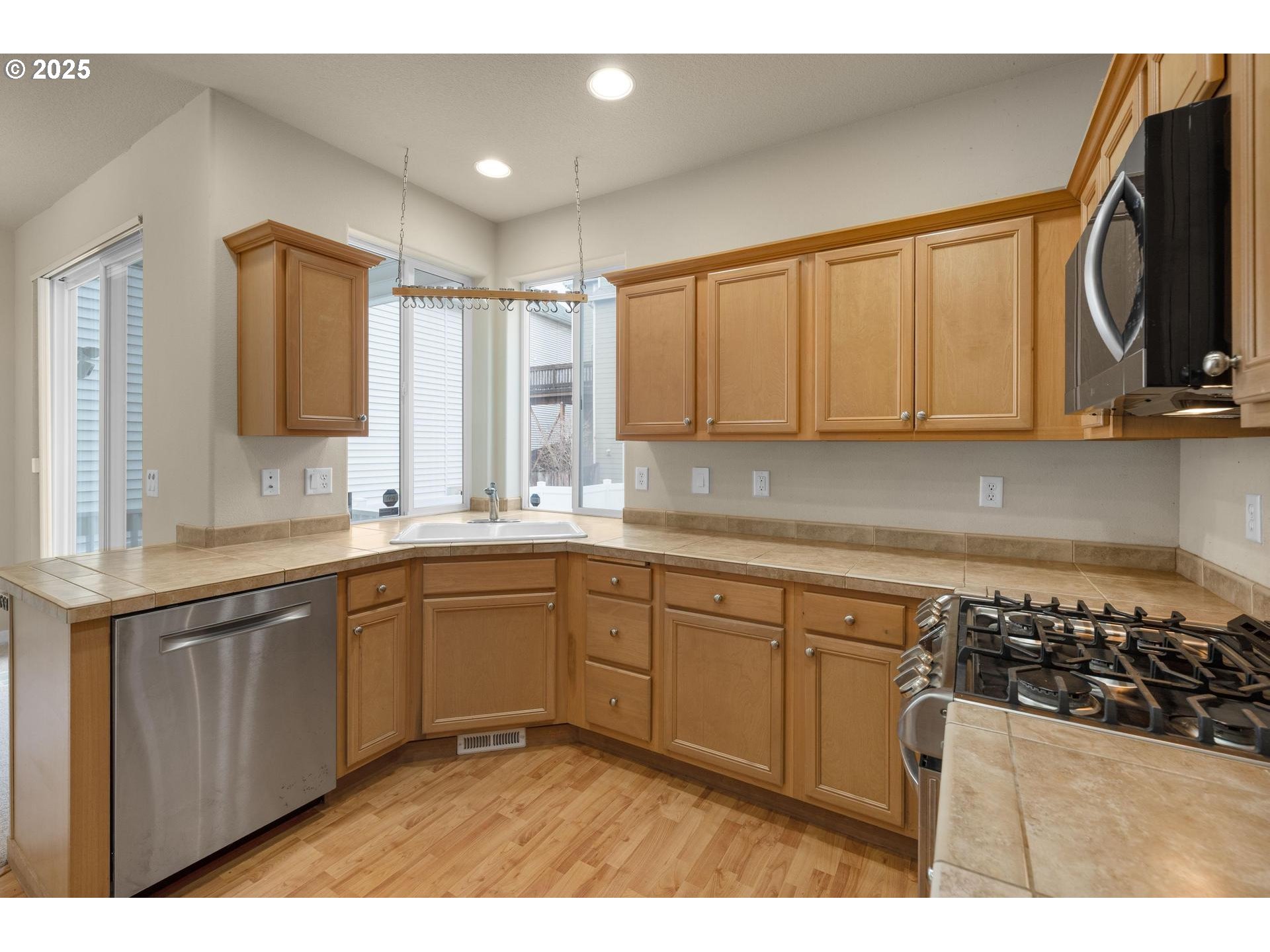 Portland, Oregon, 97225, United States, 3 Bedrooms Bedrooms, ,2 BathroomsBathrooms,Residential,For Sale,1995924