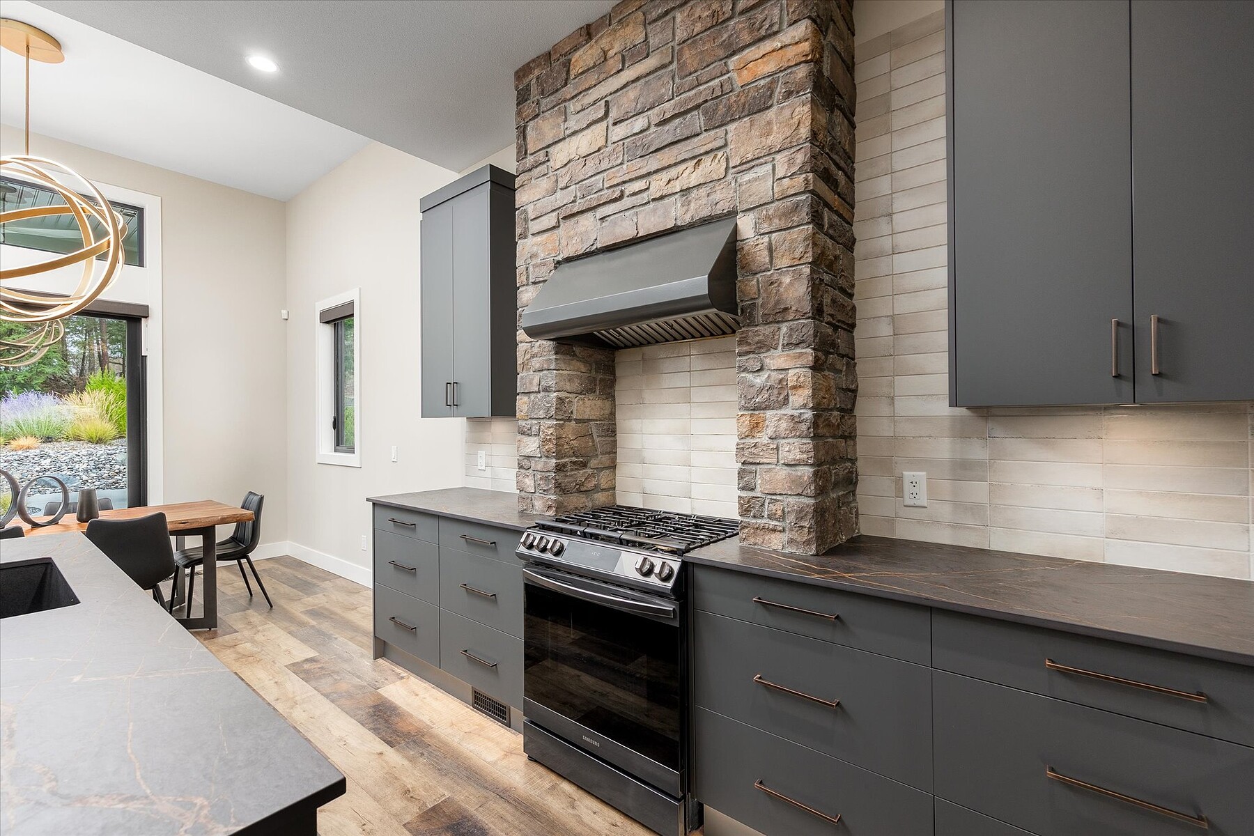  Contemporary Home in Lakestone - 物件實景