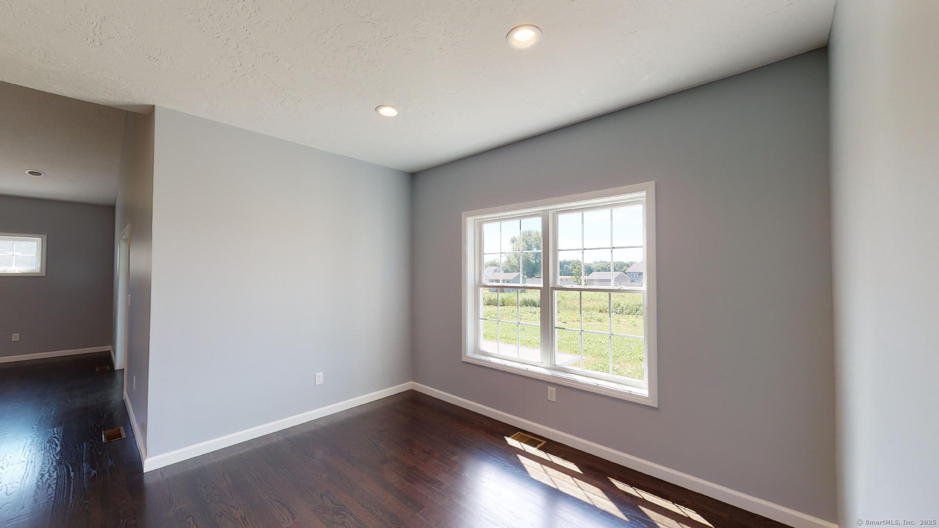 Windsor, Connecticut, 06095, United States, 3 Bedrooms Bedrooms, ,2 BathroomsBathrooms,Residential,For Sale,1939906