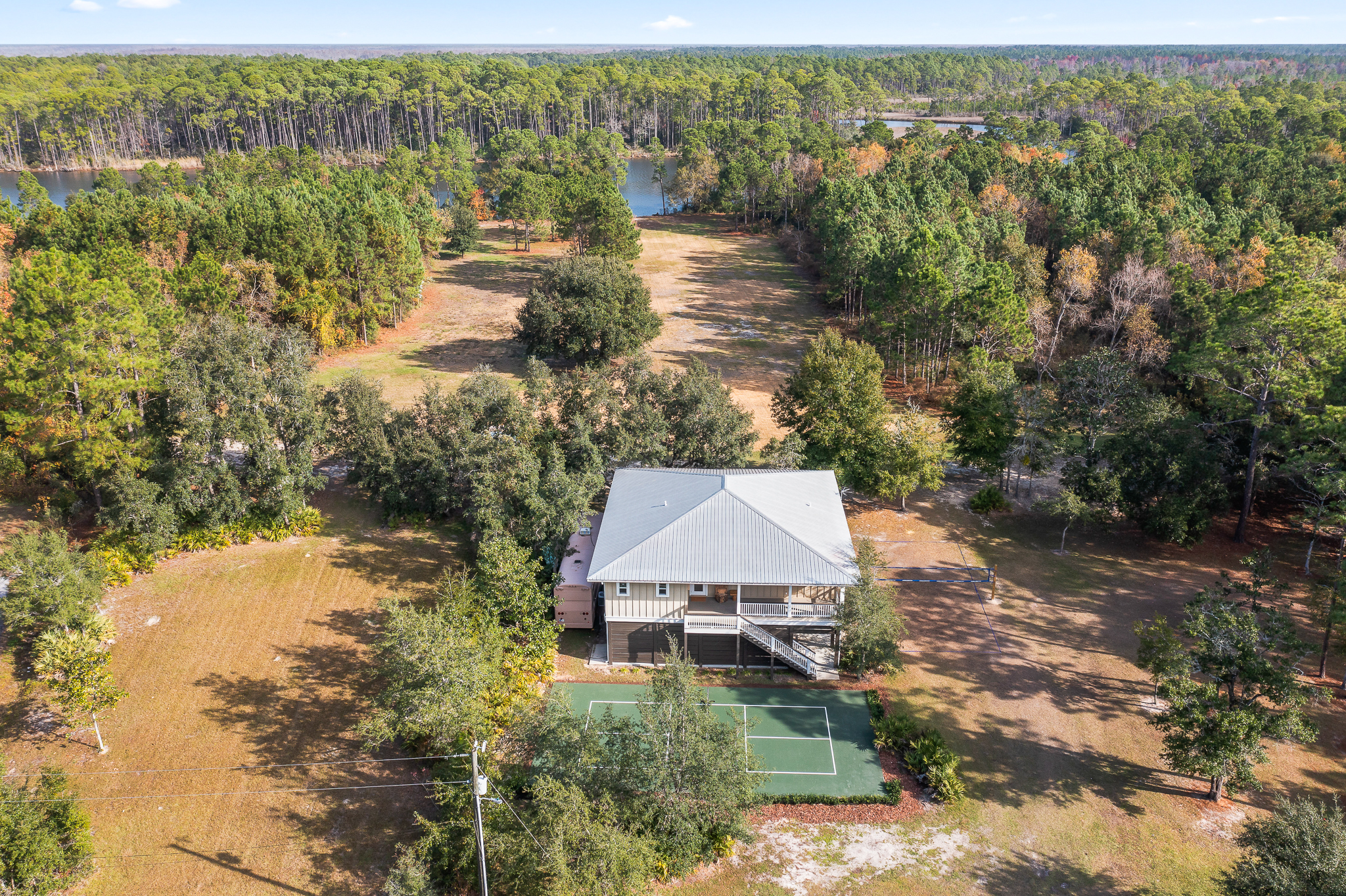  Furnished Coastal Retreat on Over an Acre with Pickleball Court - 物件實景