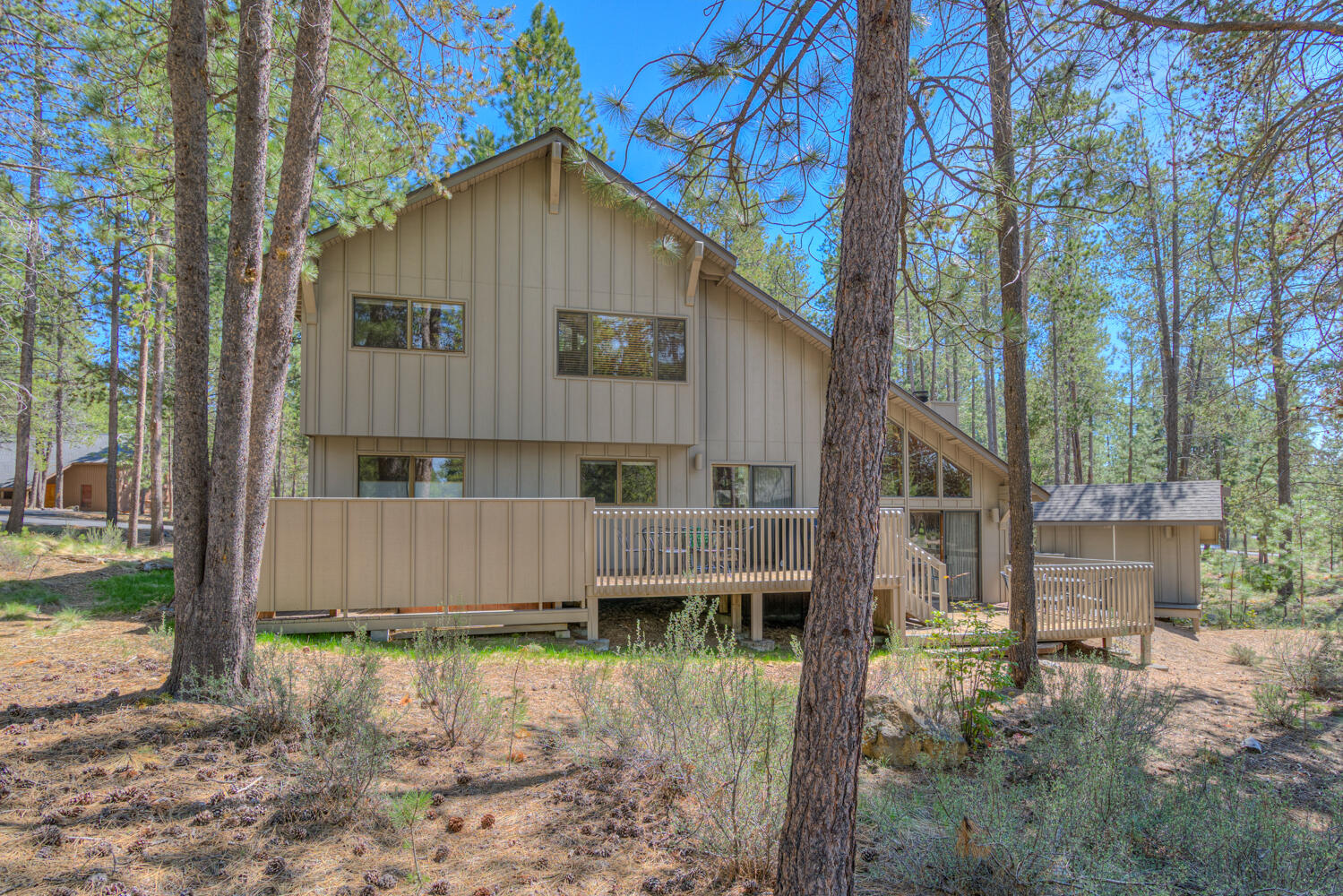 Sunriver, Oregon, 97707, United States, 3 Bedrooms Bedrooms, ,2 BathroomsBathrooms,Residential,For Sale,1878628