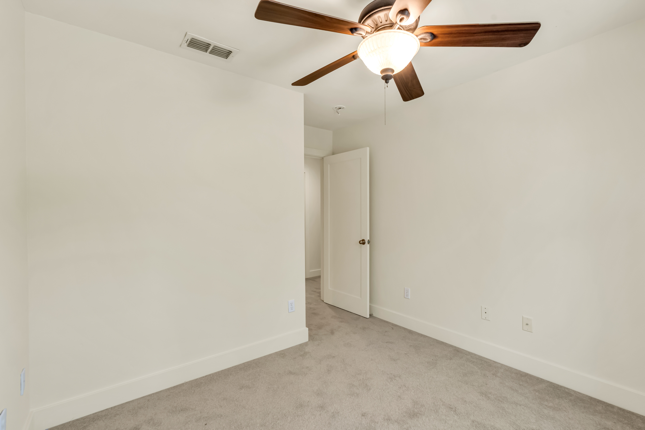  936 52nd Street, Sacramento, CA, 95819 - 物件實景