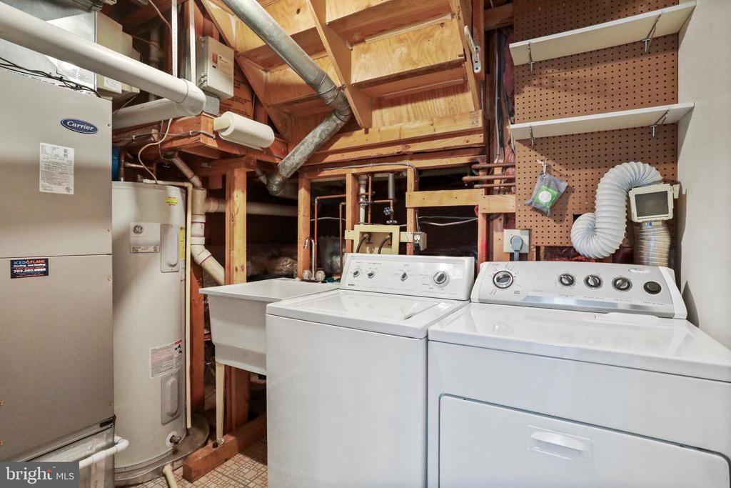 Sterling, Virginia, 20164, United States, 2 Bedrooms Bedrooms, ,3 BathroomsBathrooms,Residential,For Sale,2015095