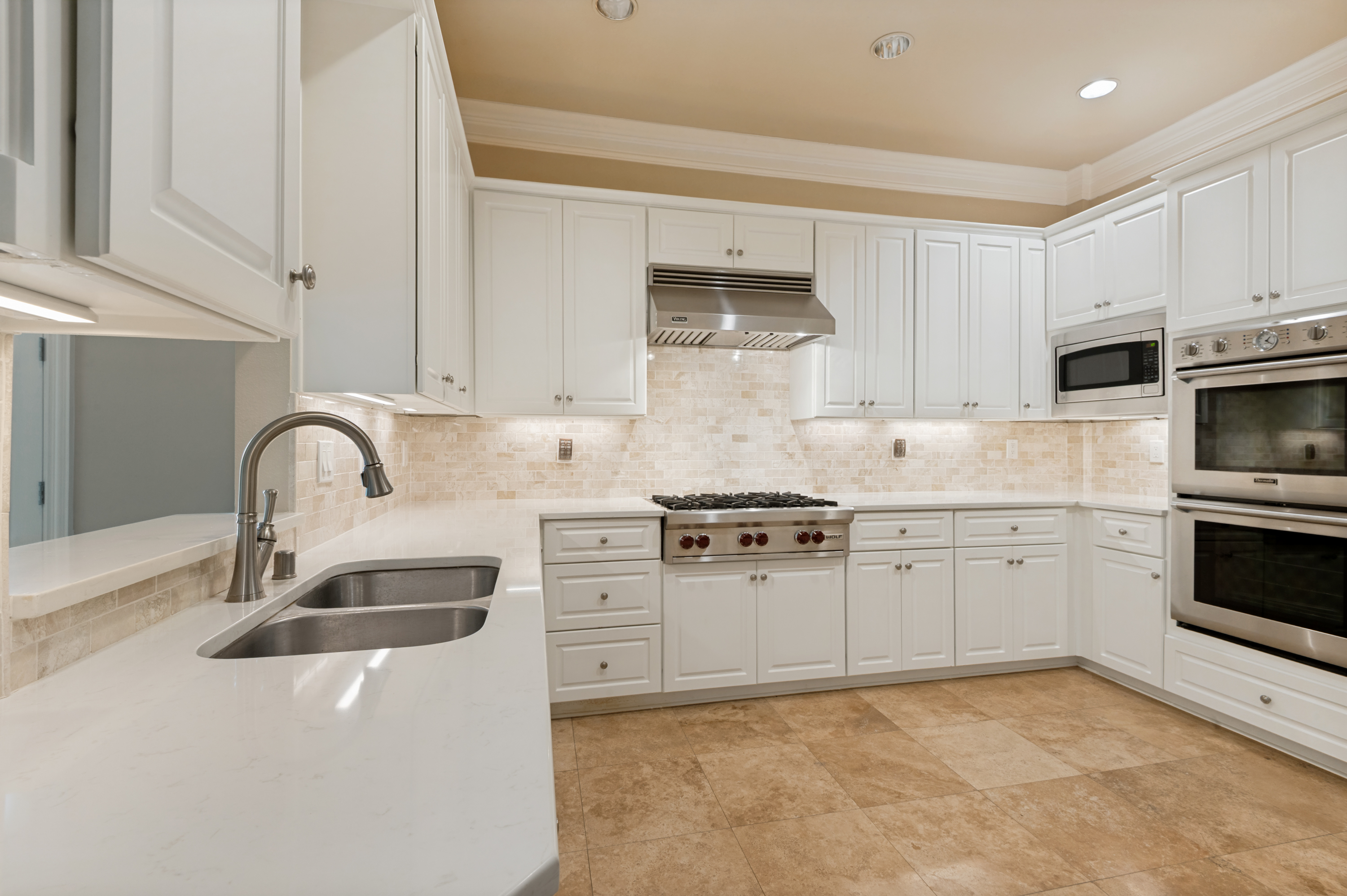 Move right in ... meticulously maintained Midrise in coveted Preston Hollow - 物件實景