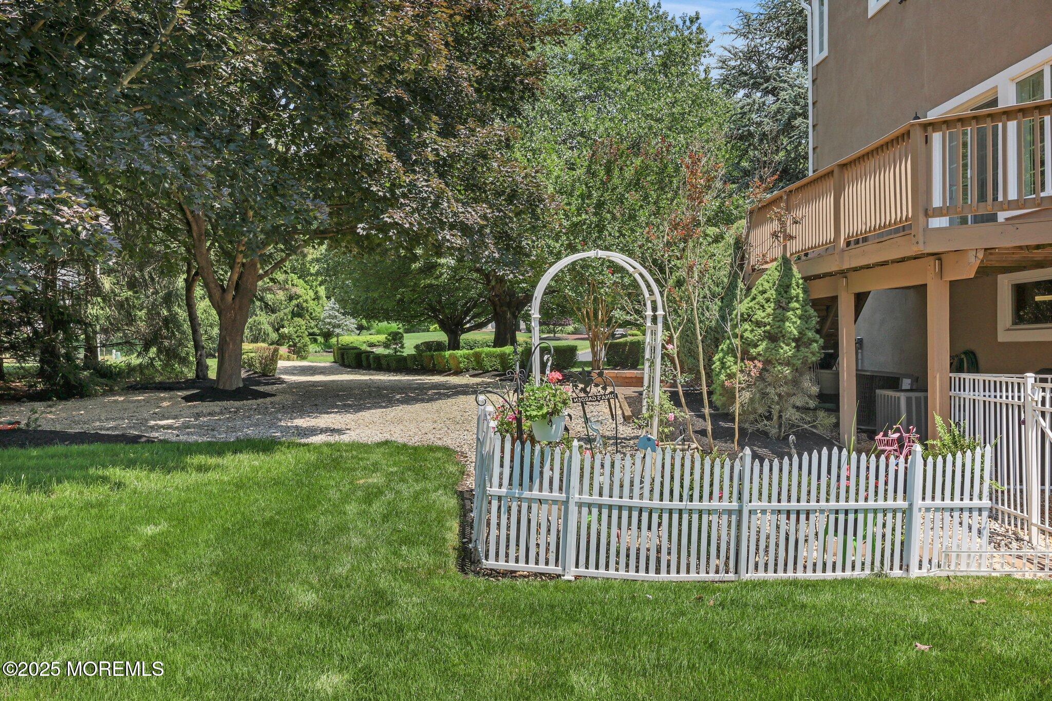 Manalapan, New Jersey, 07726, United States, 5 Bedrooms Bedrooms, ,7 BathroomsBathrooms,Residential,For Sale,1979083