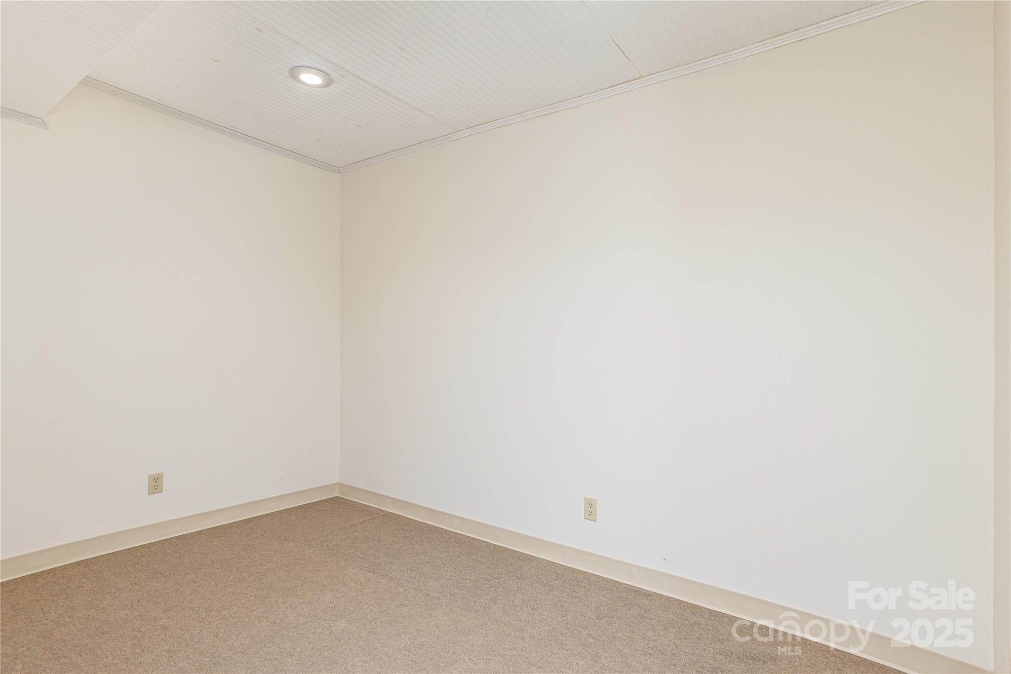 Hendersonville, North Carolina, 28791, United States, 3 Bedrooms Bedrooms, ,2 BathroomsBathrooms,Residential,For Sale,1910646