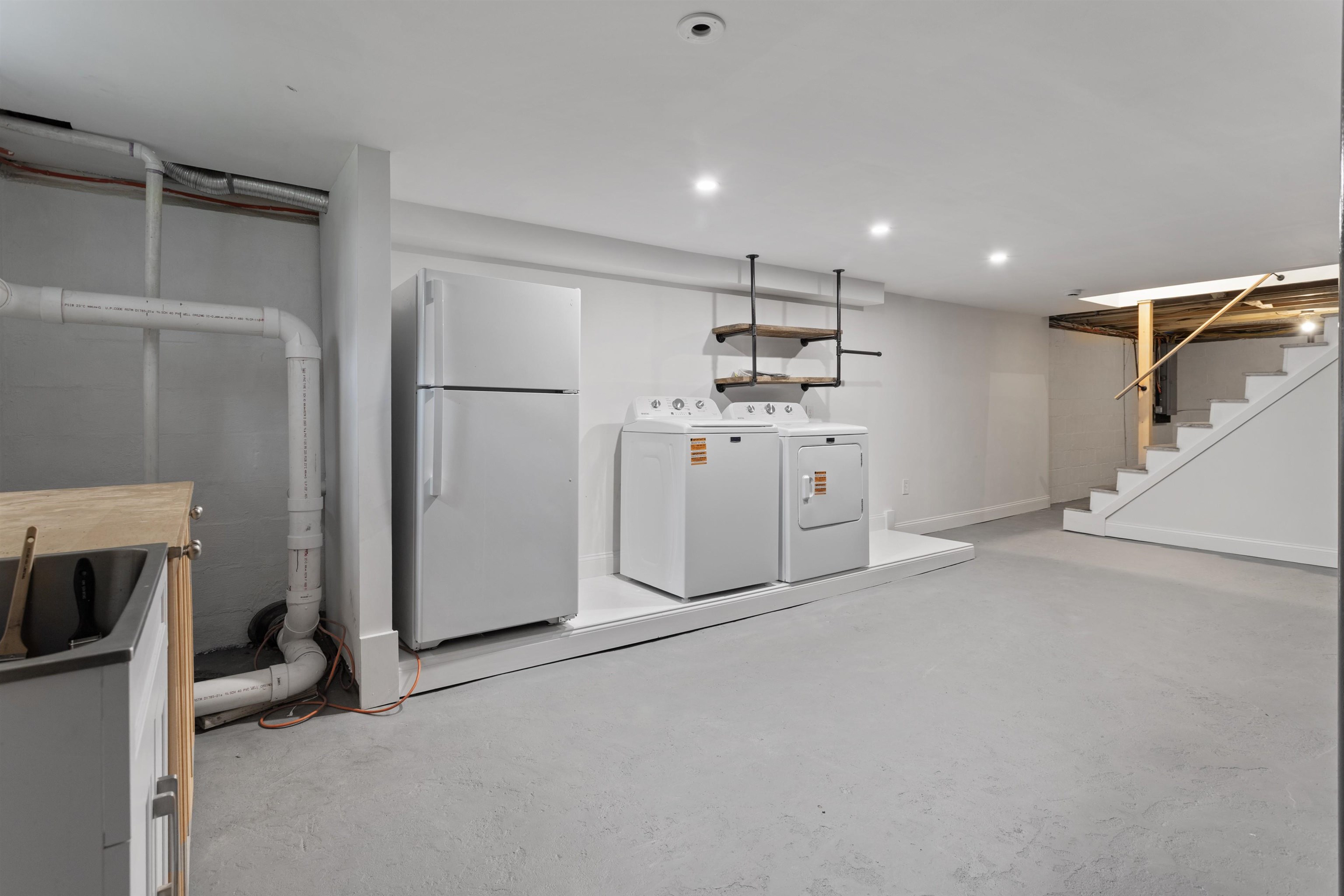 Portsmouth, New Hampshire, 03801, United States, 3 Bedrooms Bedrooms, ,1 BathroomBathrooms,Residential,For Sale,1991010