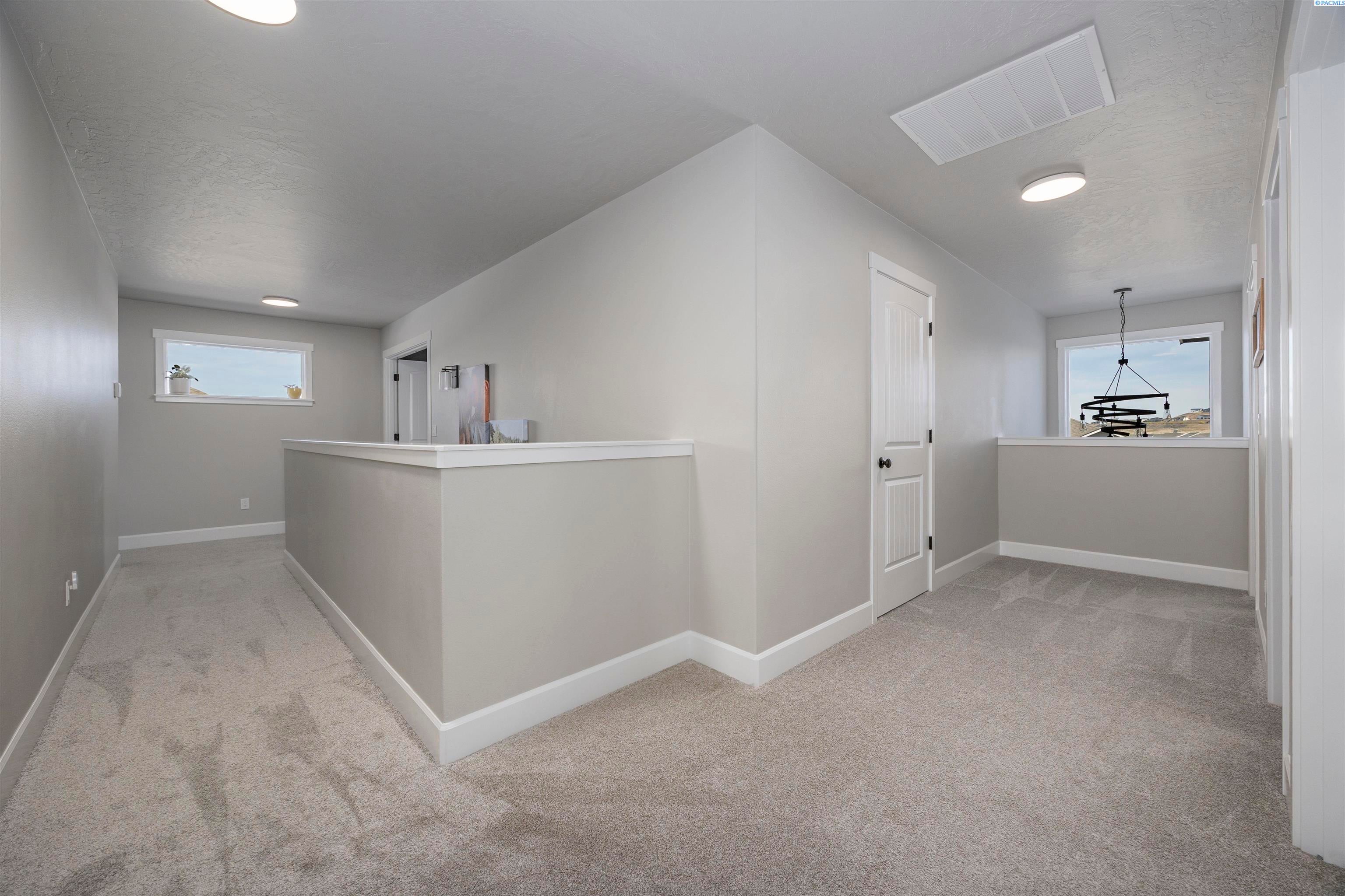 Kennewick, Washington, 99338, United States, 5 Bedrooms Bedrooms, ,3 BathroomsBathrooms,Residential,For Sale,1984207