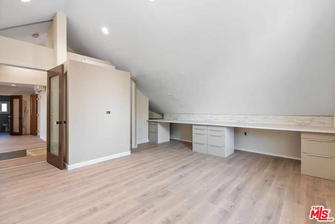Los Angeles, California, 90006, United States, 7 Bedrooms Bedrooms, ,6 BathroomsBathrooms,Residential,For Sale,1848318