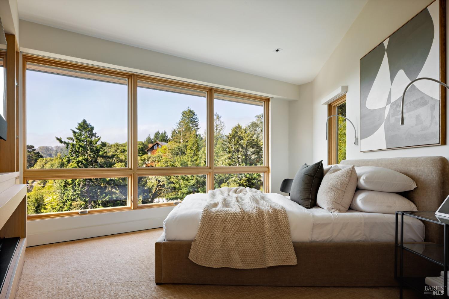 Mill Valley, California, 94941, United States, 5 Bedrooms Bedrooms, ,6 BathroomsBathrooms,Residential,For Sale,1913186