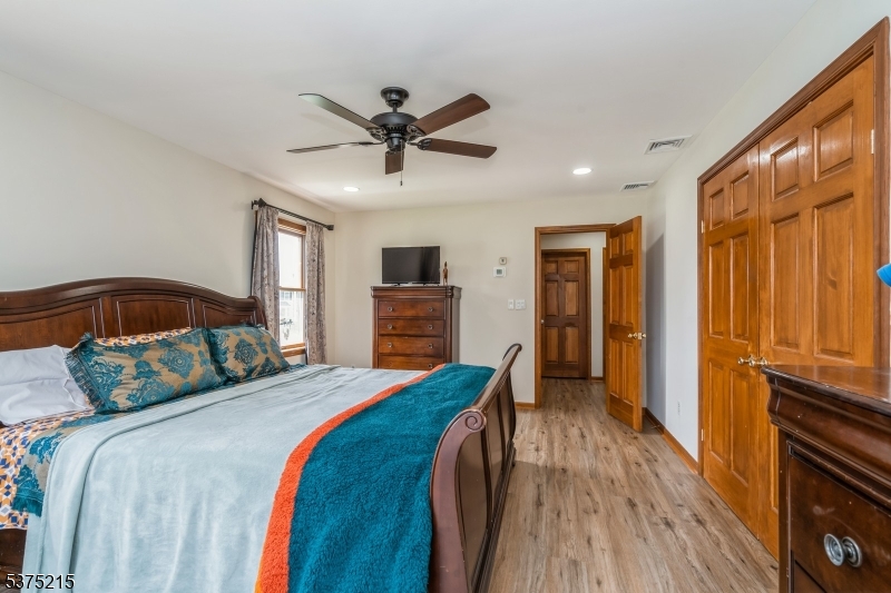 Raritan Twp., New Jersey, 08822, United States, 5 Bedrooms Bedrooms, ,3 BathroomsBathrooms,Residential,For Sale,1908572