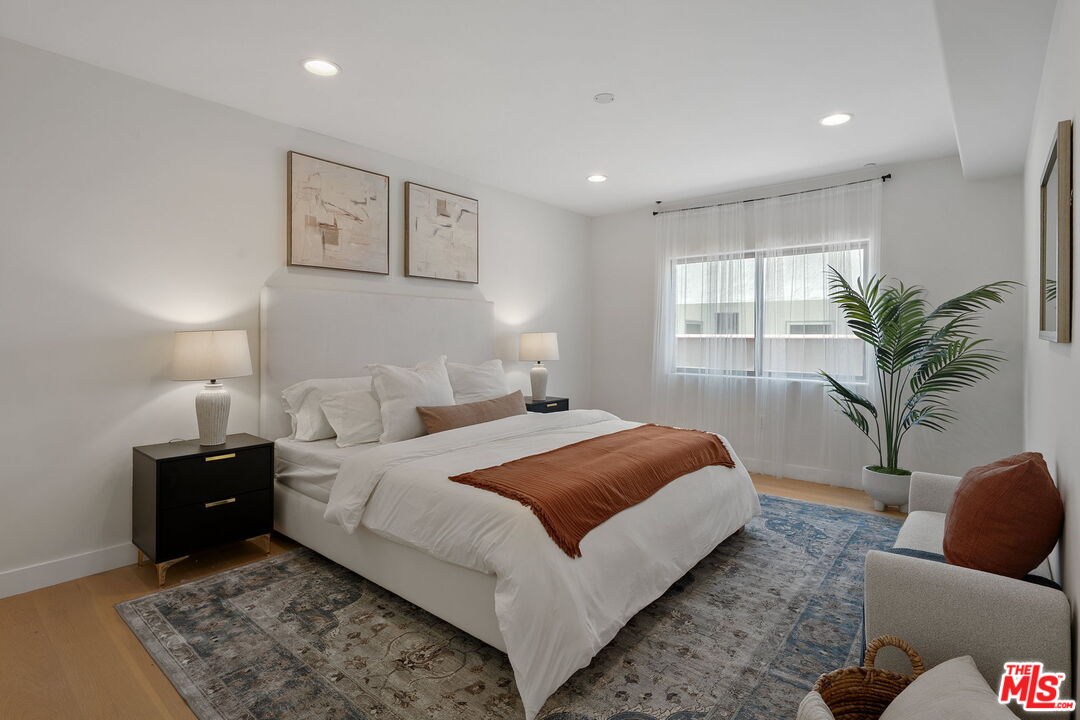 Los Angeles, California, 90025, United States, 3 Bedrooms Bedrooms, ,3 BathroomsBathrooms,Residential,For Sale,1939607