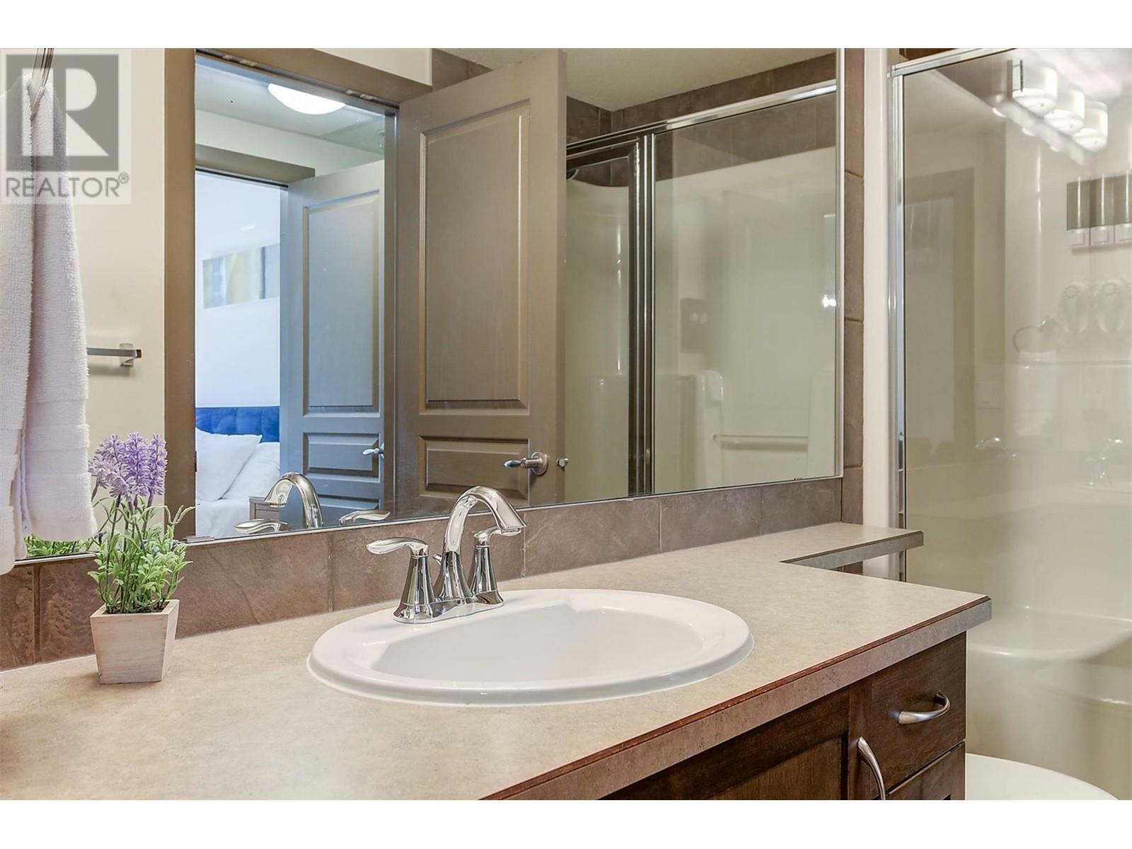 KELOWNA, British Columbia, V1Y 1G6, CA, 2 Bedrooms Bedrooms, ,2 BathroomsBathrooms,Residential,For Sale,1961350