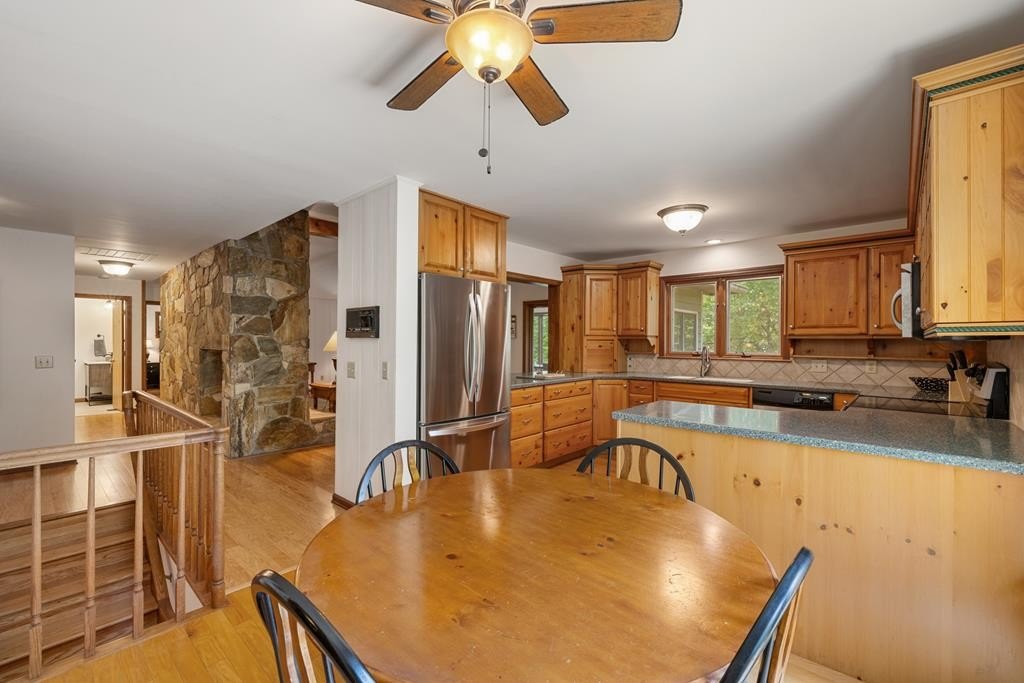 Hayesville, North Carolina, 28904, United States, 4 Bedrooms Bedrooms, ,3 BathroomsBathrooms,Residential,For Sale,1983096