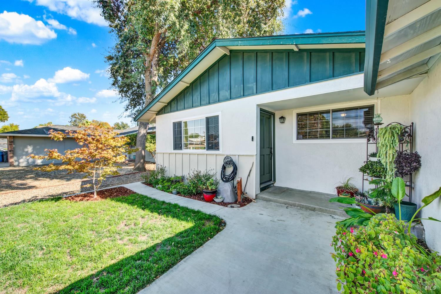 Vacaville, California, 95687, United States, 3 Bedrooms Bedrooms, ,2 BathroomsBathrooms,Residential,For Sale,1940371