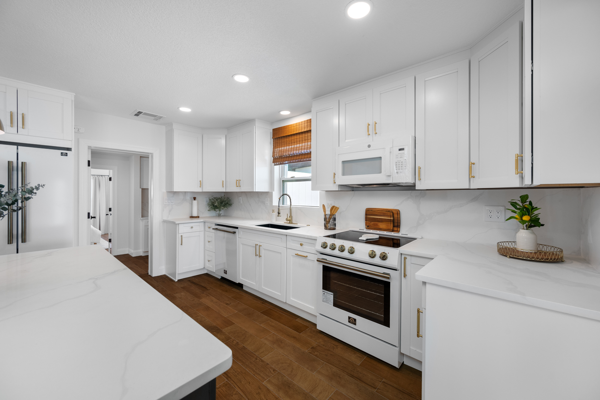 St Petersburg, Florida, 33707, United States, 3 Bedrooms Bedrooms, ,2 BathroomsBathrooms,Residential,For Sale,2034838
