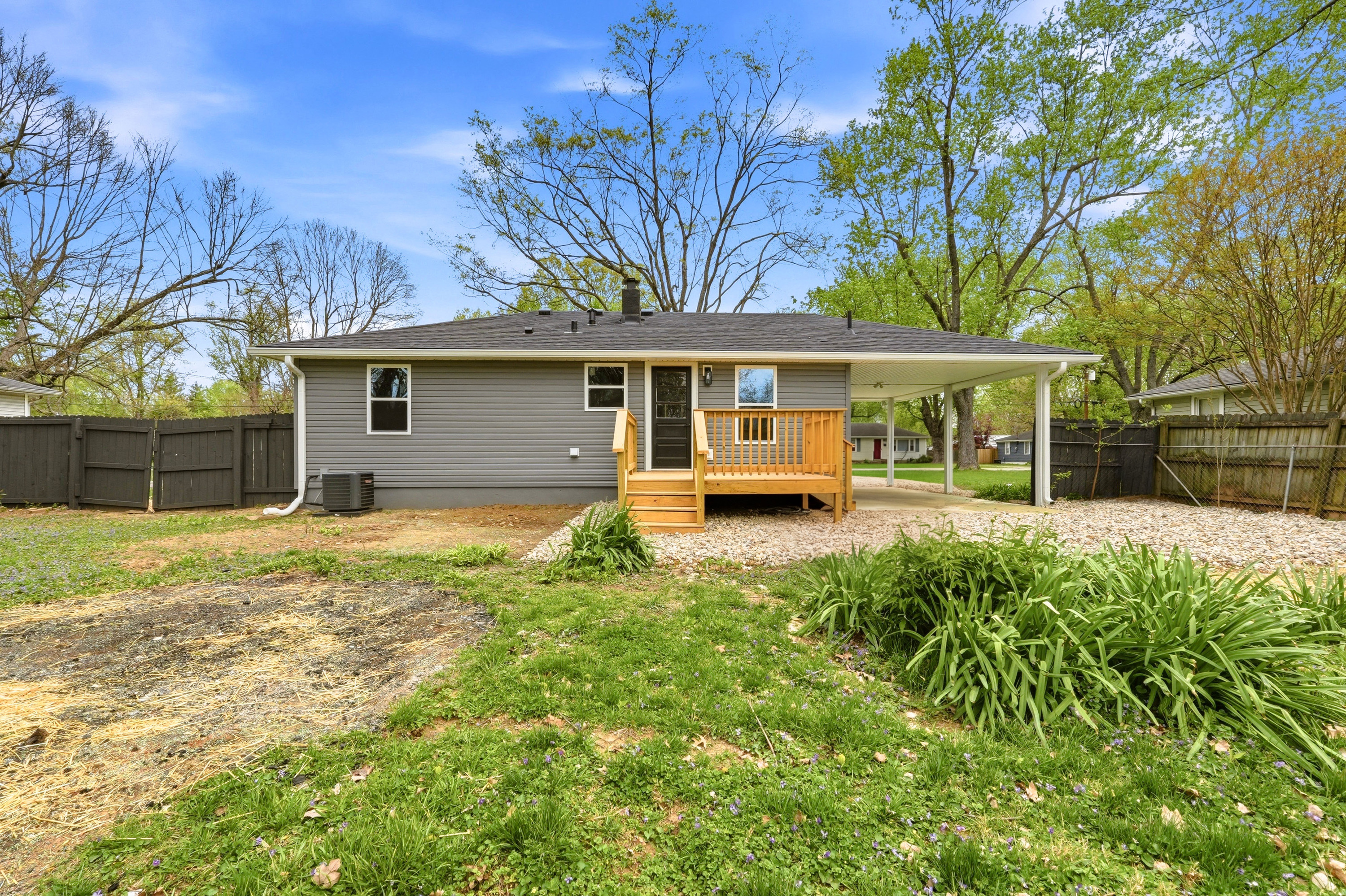  2706 Pioneer Road, Louisville, KY 40216 - 物件實景