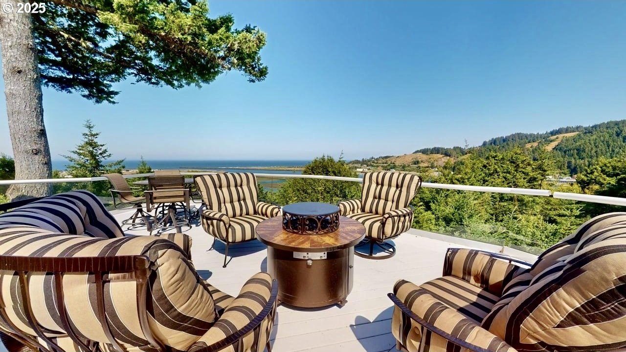 Gold Beach, Oregon, 97444, United States, 3 Bedrooms Bedrooms, ,5 BathroomsBathrooms,Residential,For Sale,1974377