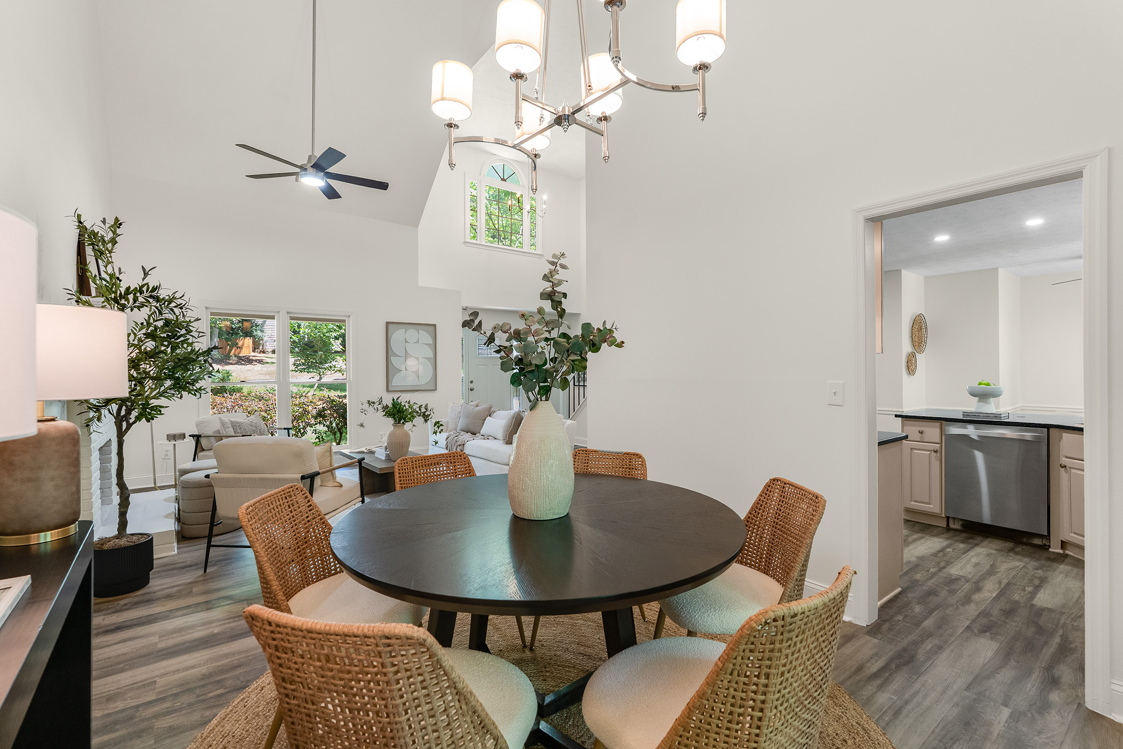  Exceptional Value in Mannings Ridge with Major Updates Throughout - 物件實景