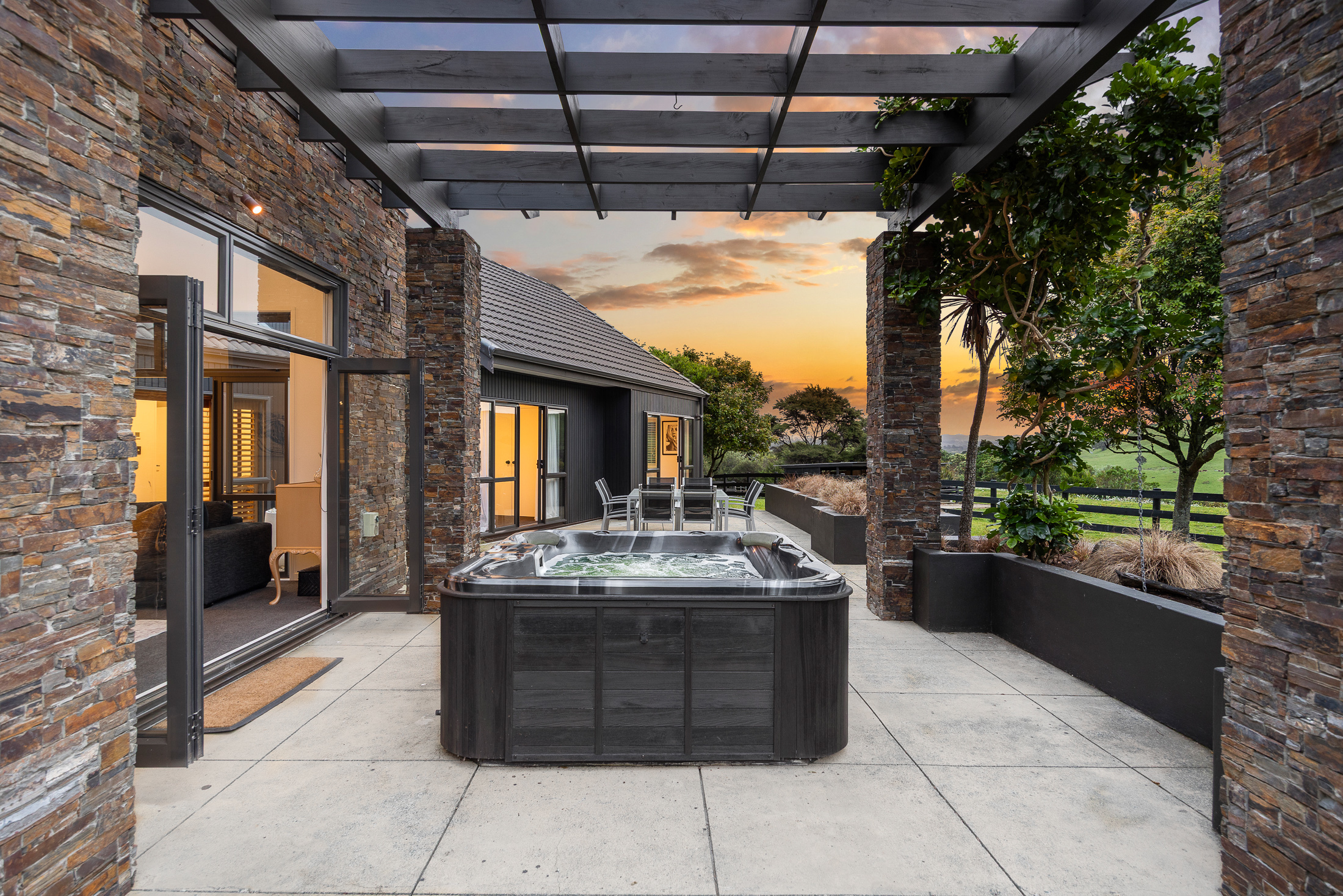  Exclusive and Private Estate with Presence - 物件實景