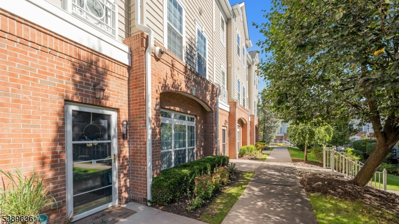 Belleville Twp., New Jersey, 07109, United States, 2 Bedrooms Bedrooms, ,3 BathroomsBathrooms,Residential,For Sale,1960991