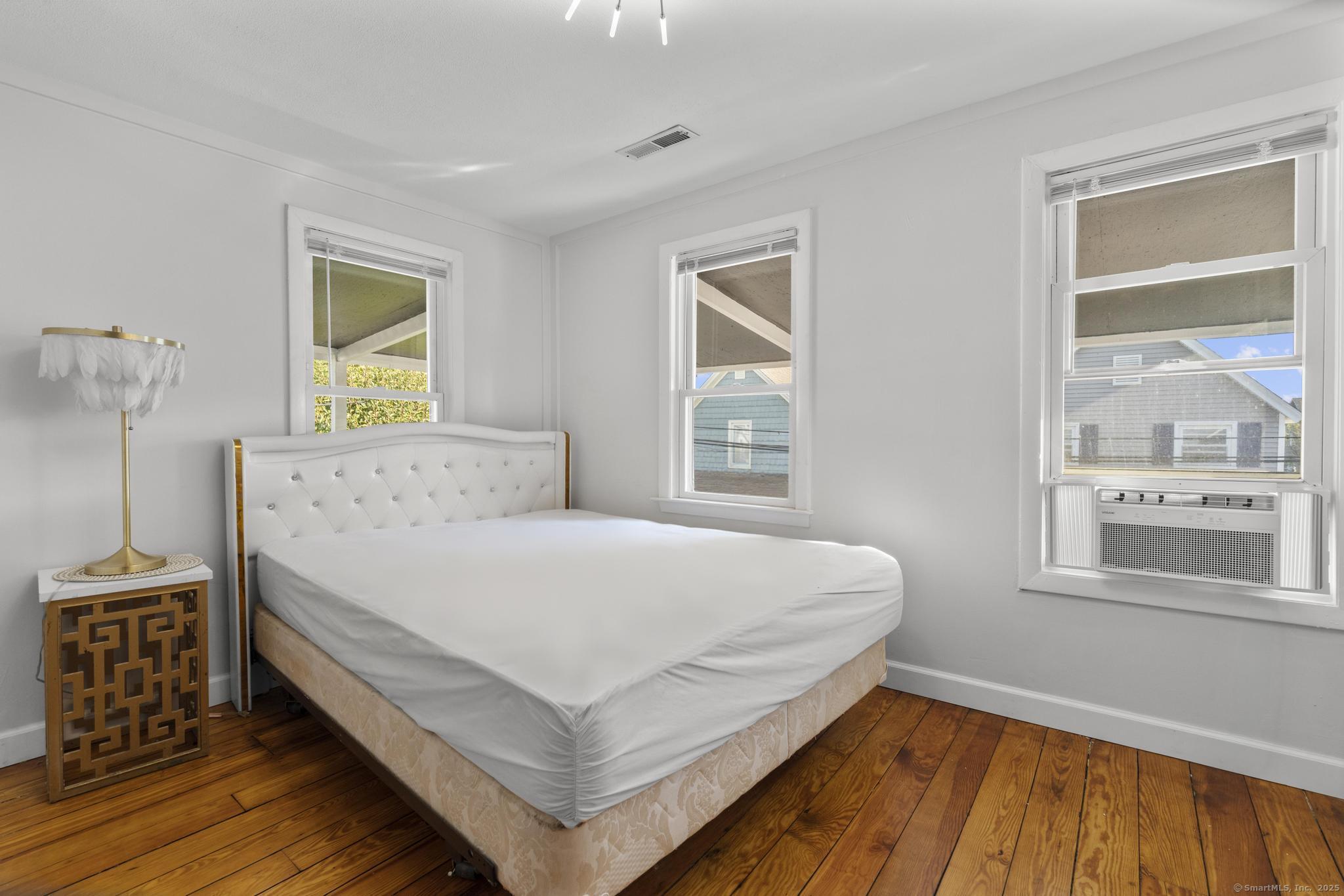 Milford, Connecticut, 06460, United States, 3 Bedrooms Bedrooms, ,2 BathroomsBathrooms,Residential,For Sale,1942081