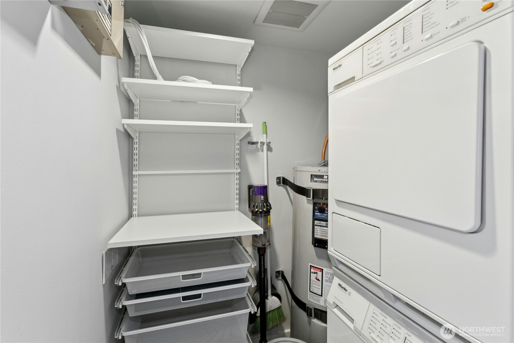 Seattle, Washington, 98102, United States, 1 Bedroom Bedrooms, ,1 BathroomBathrooms,Residential,For Sale,1866221
