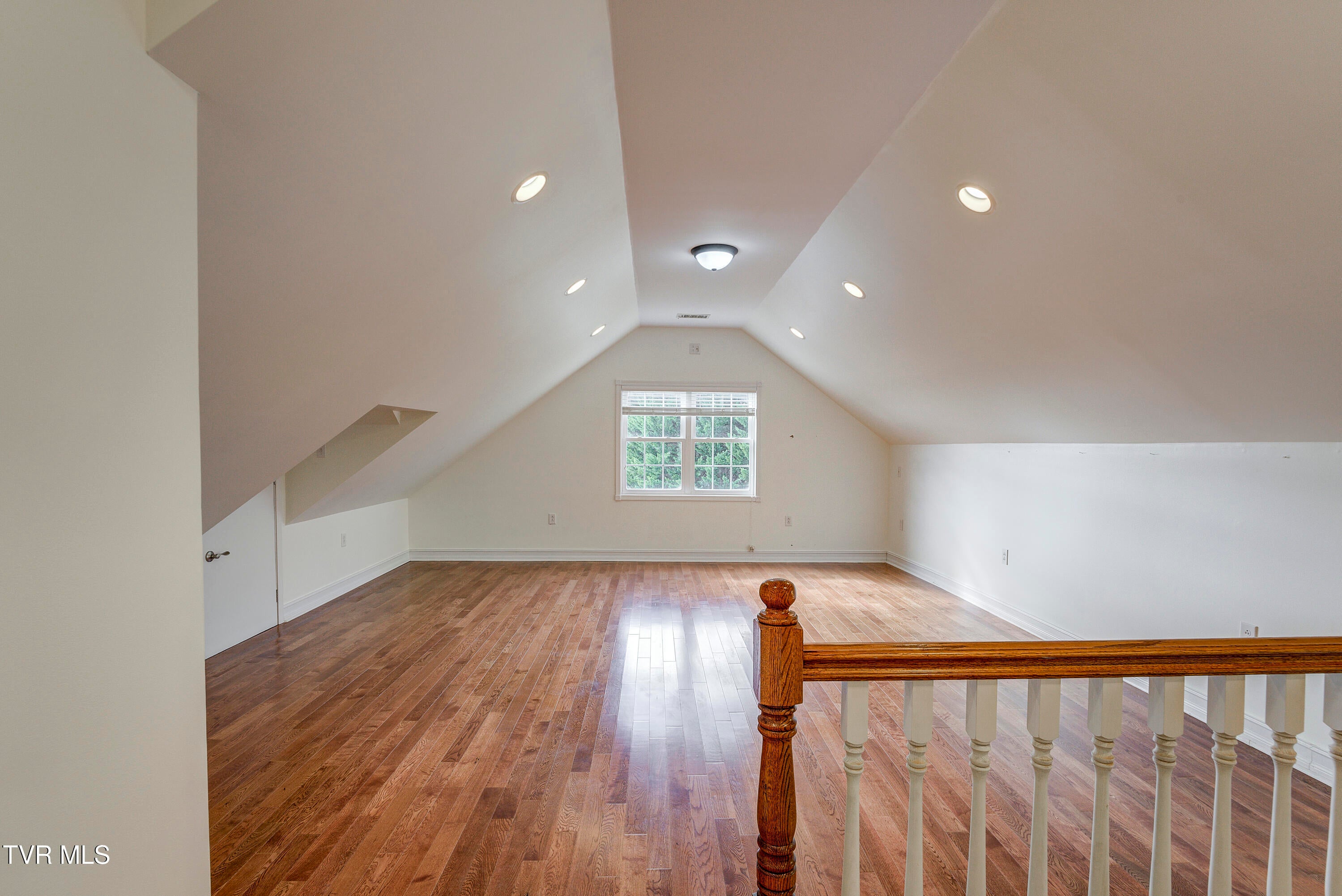 Bristol, Tennessee, 37620, United States, 4 Bedrooms Bedrooms, ,4 BathroomsBathrooms,Residential,For Sale,2001712