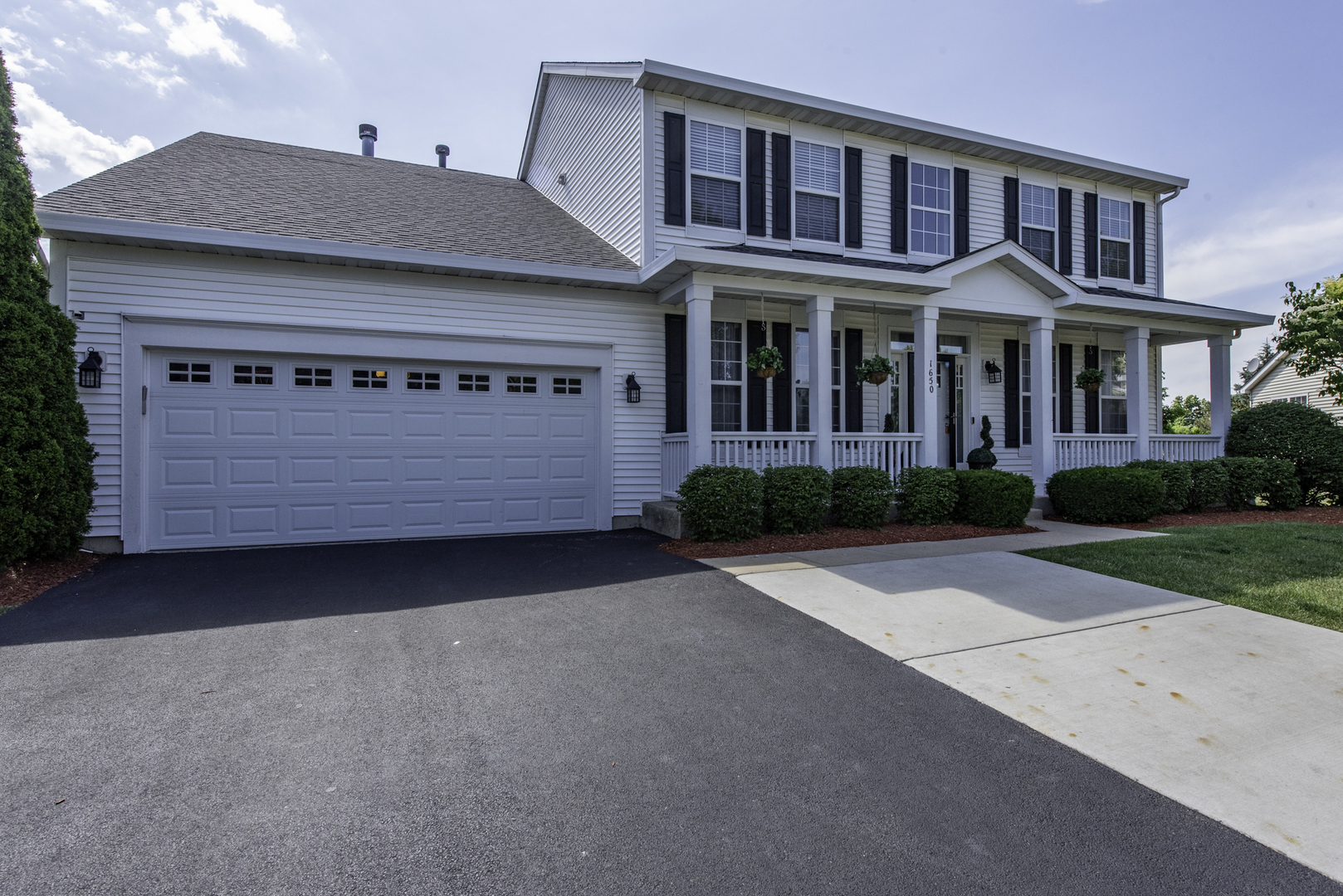 Lindenhurst, Illinois, 60046, United States, 5 Bedrooms Bedrooms, ,3 BathroomsBathrooms,Residential,For Sale,1874221