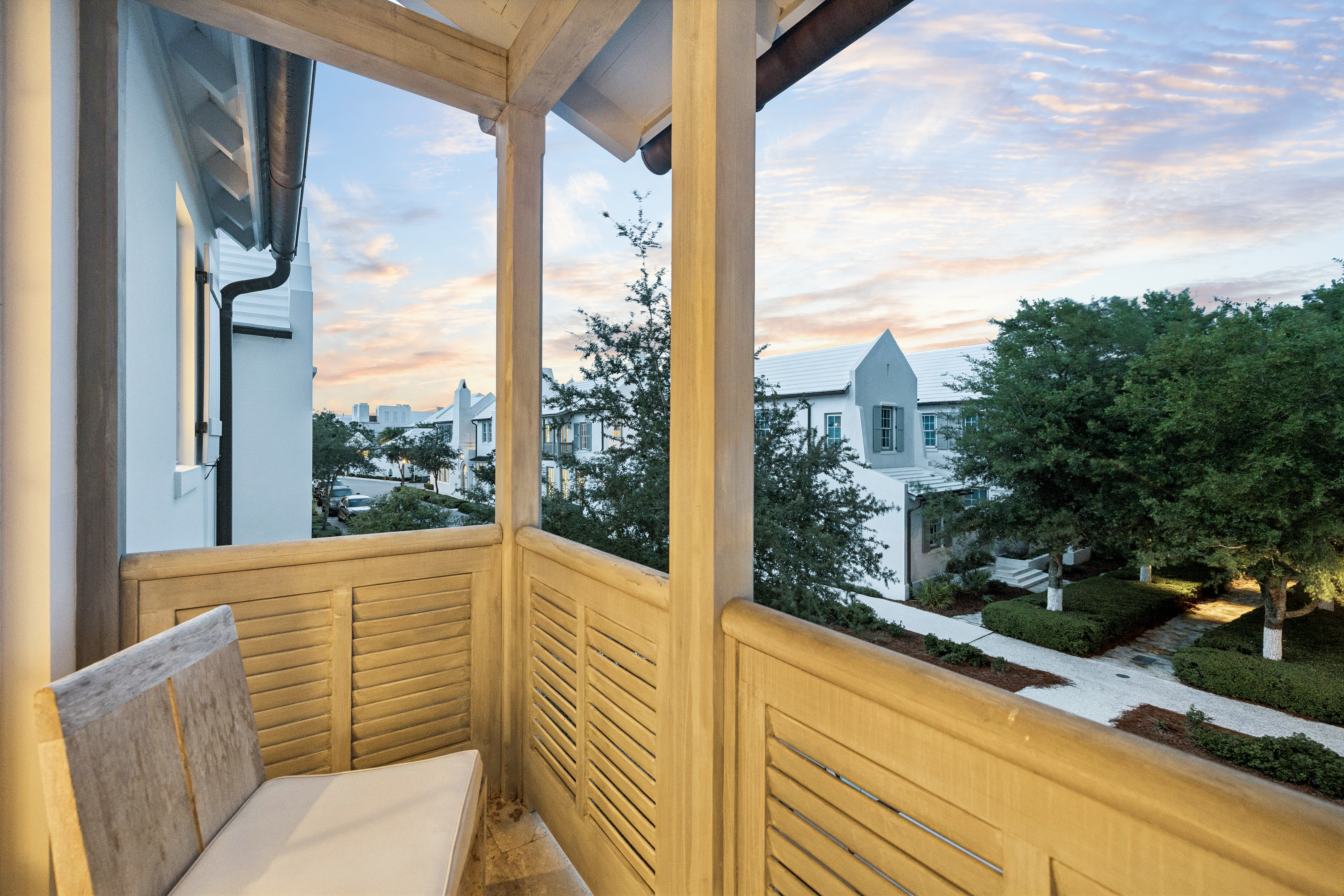  Courtyard Retreat with Dual Primary Suites in Coastal Community - 物件實景