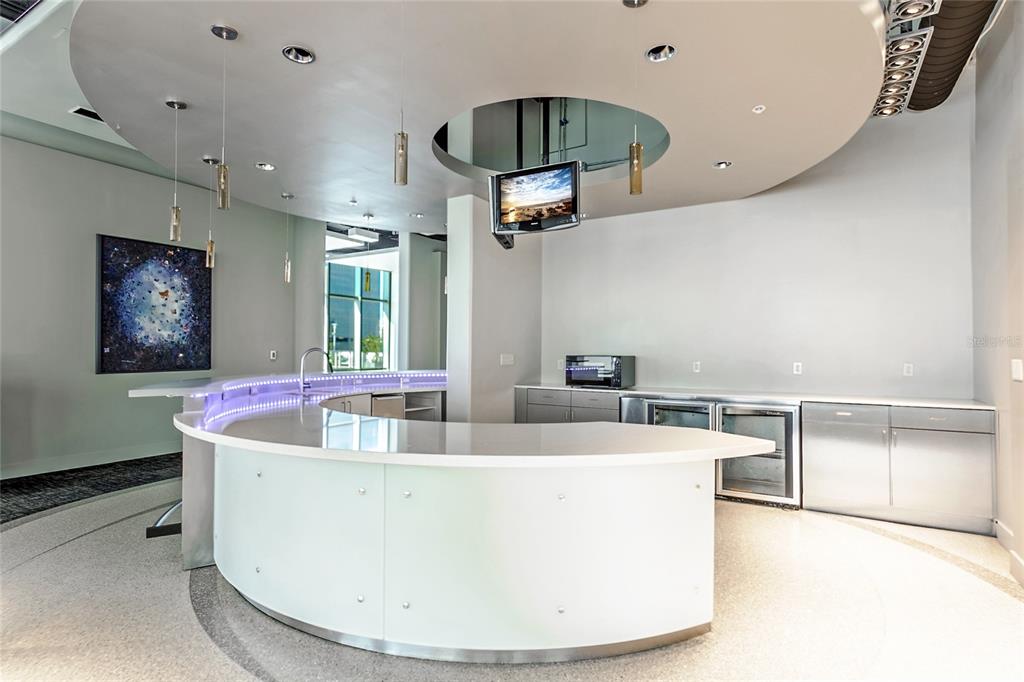 Orlando, Florida, 32801, United States, 2 Bedrooms Bedrooms, ,2 BathroomsBathrooms,Residential,For Sale,1794068