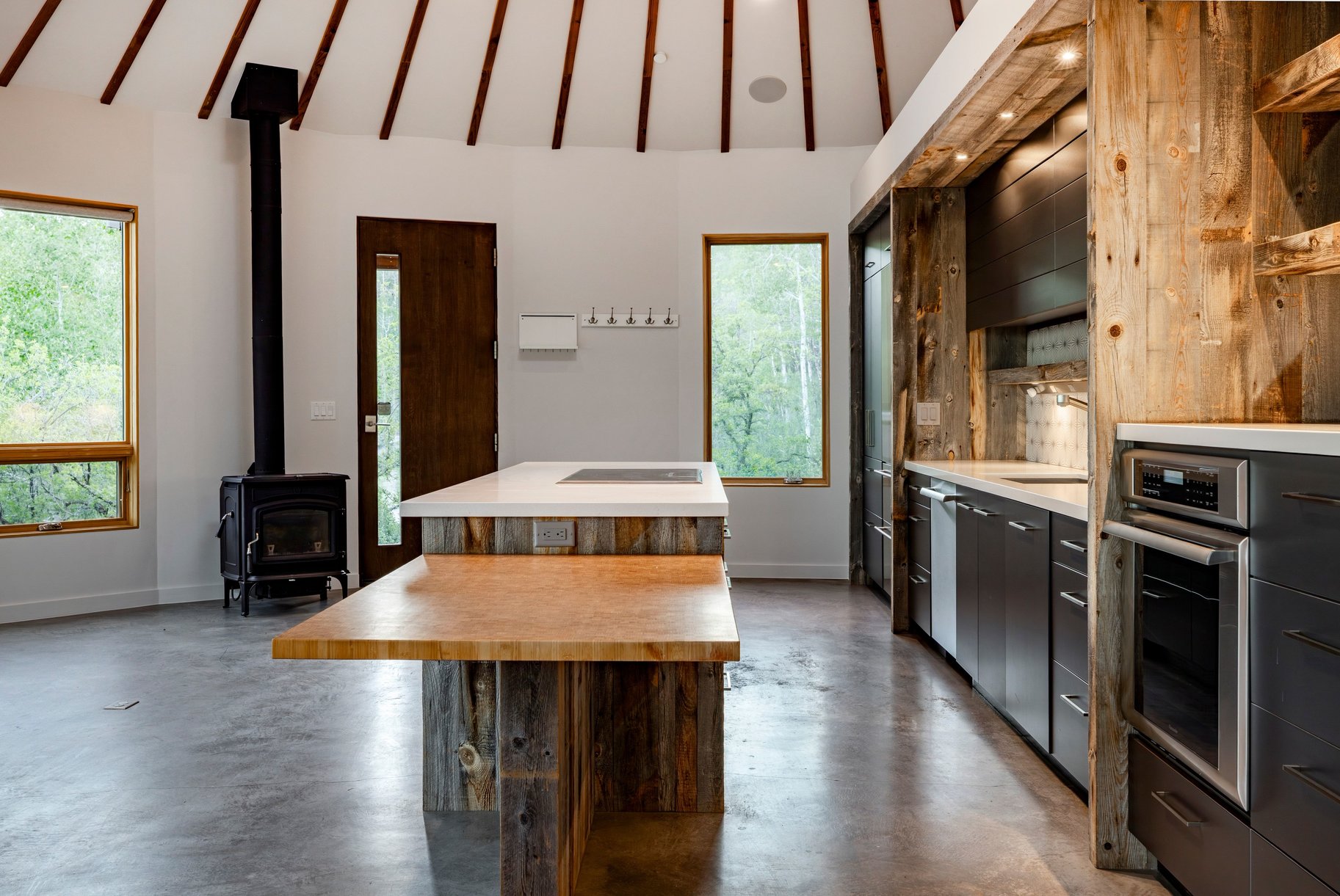  One of a Kind Mountain Retreat on Nearly 12 Acres with Panoramic Ski Resort View - 物件實景