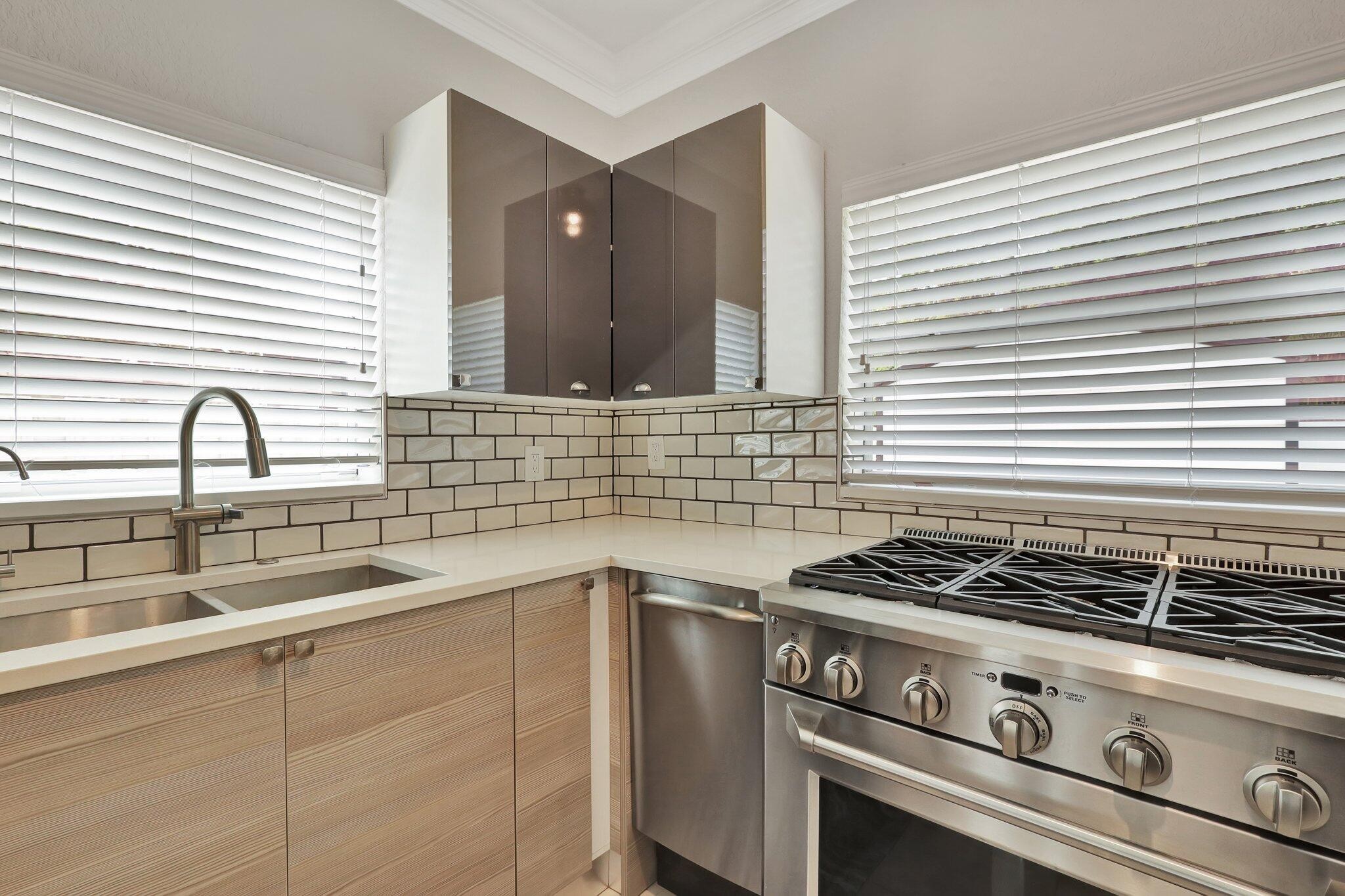 West Palm Beach, Florida, 33401, United States, 2 Bedrooms Bedrooms, ,1 BathroomBathrooms,Residential,For Sale,1942586