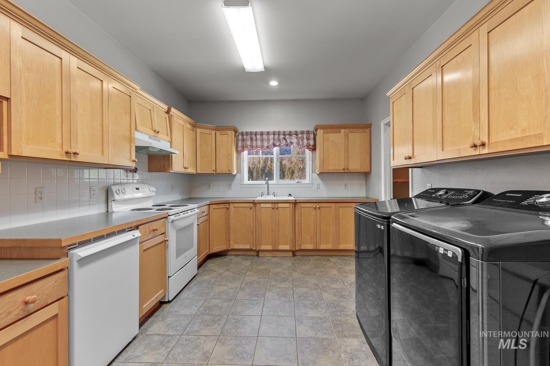 Wallace, Idaho, 83873, United States, 3 Bedrooms Bedrooms, ,3 BathroomsBathrooms,Residential,For Sale,1860475