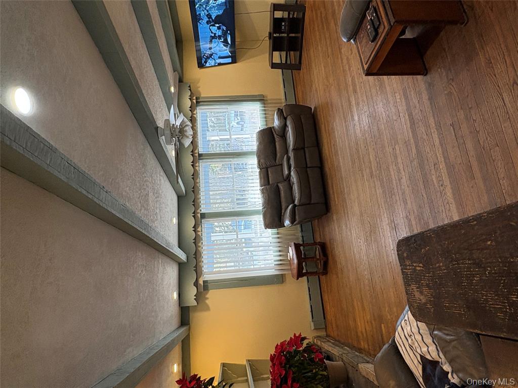 Riverhead, New York, 11901, United States, 3 Bedrooms Bedrooms, ,2 BathroomsBathrooms,Residential,For Sale,2005569