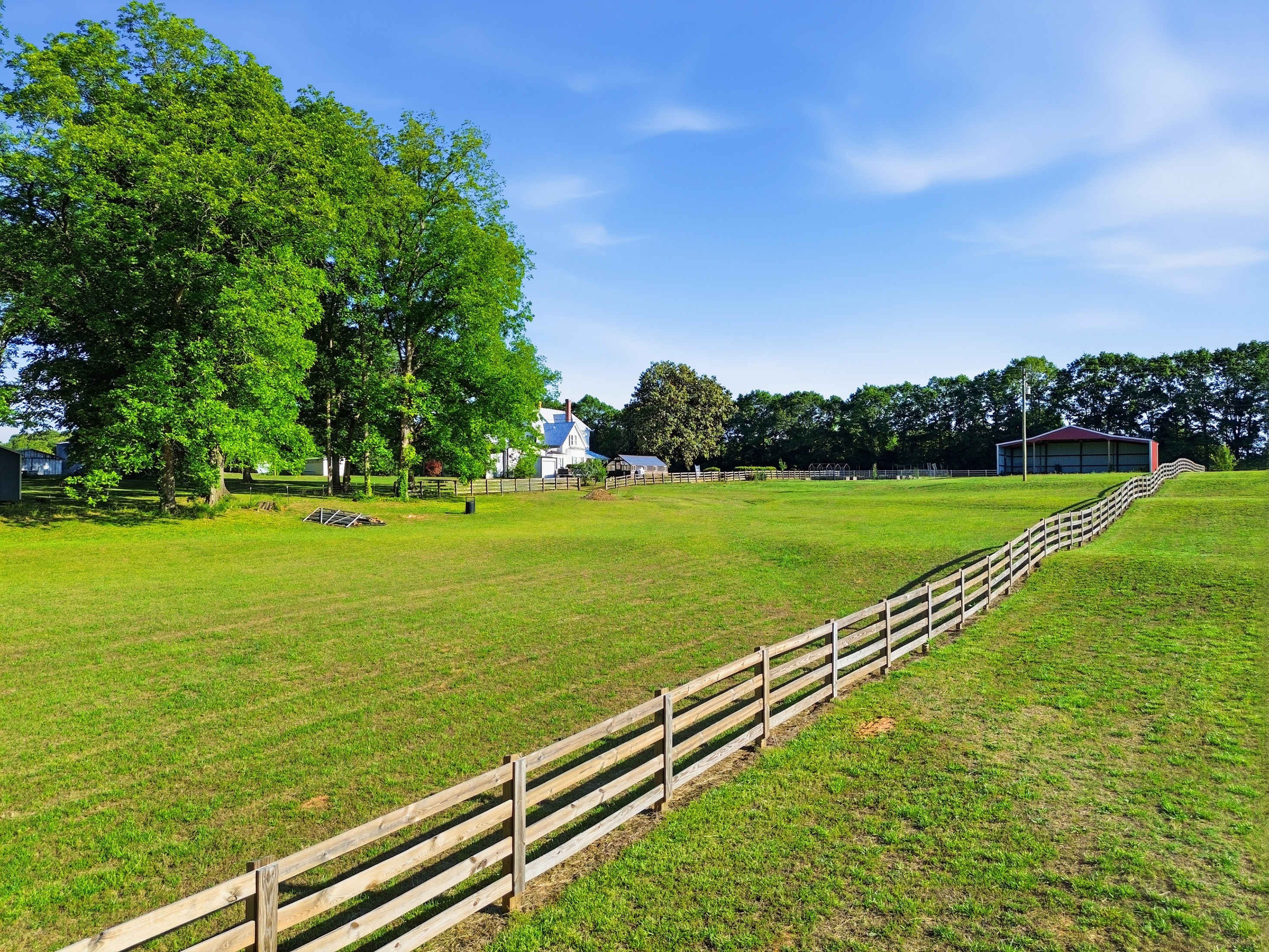  Beautifully Updated Farmhouse, Perfectly Situated on Five Acres - 物件實景