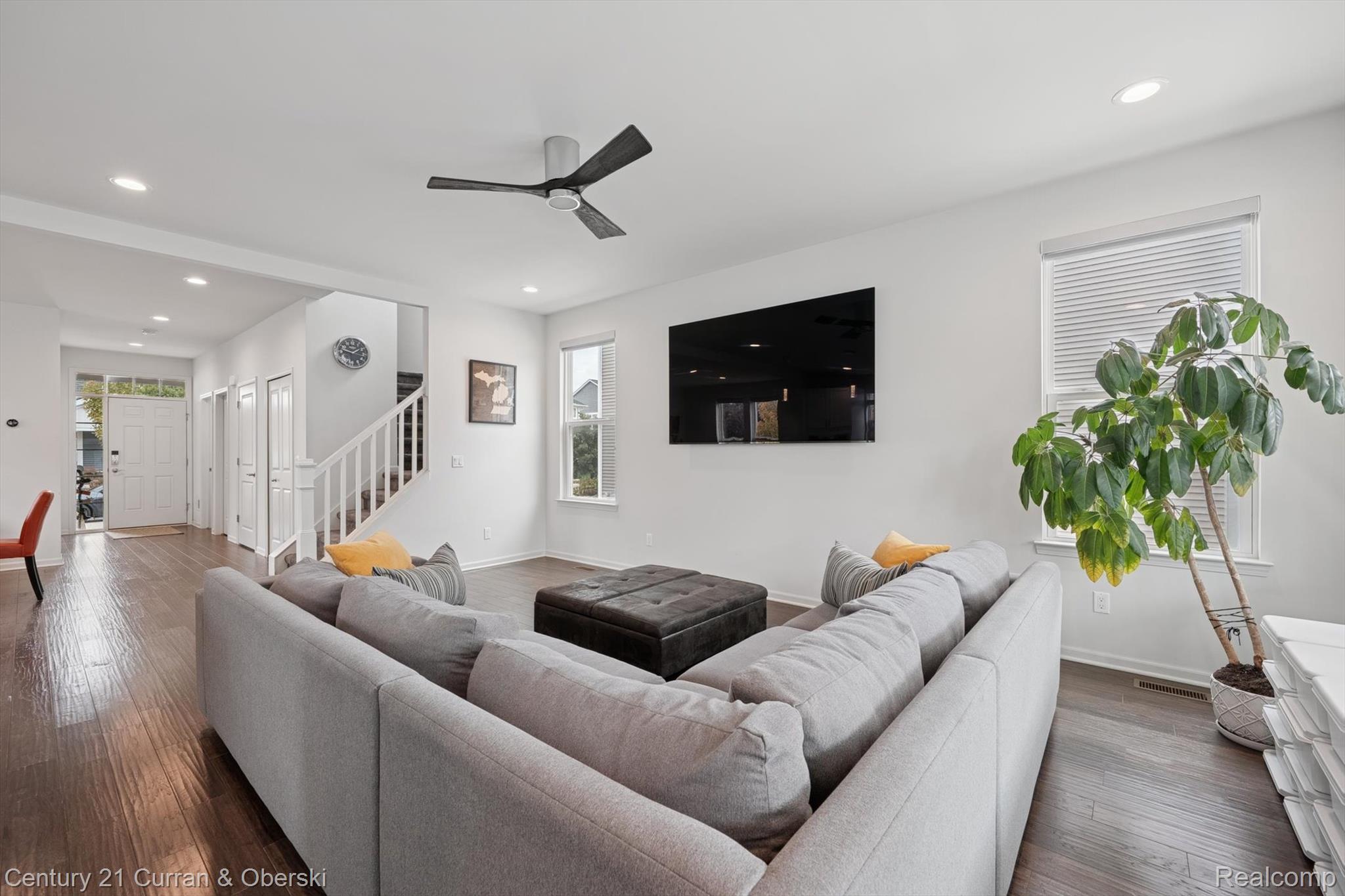 Ferndale, Michigan, 48220, United States, 3 Bedrooms Bedrooms, ,3 BathroomsBathrooms,Residential,For Sale,1984138